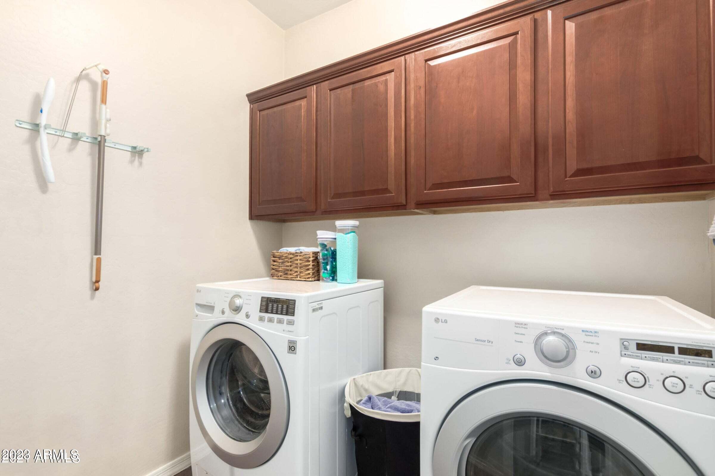 6835 W PLEASANT Lane