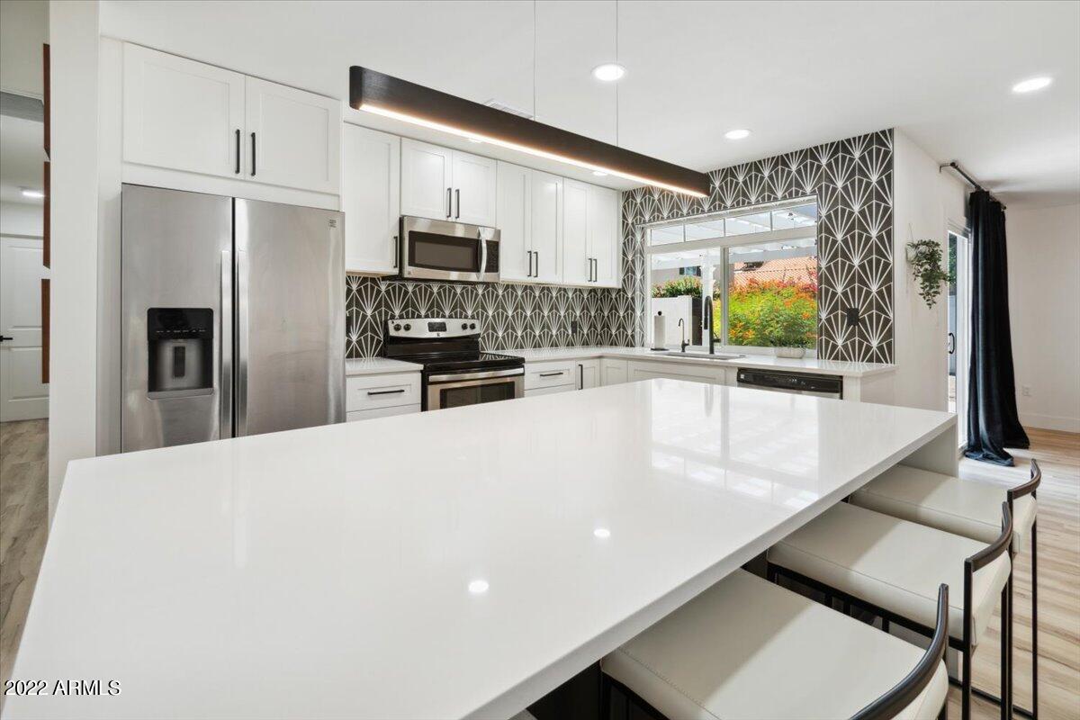 11608 N 32ND Place