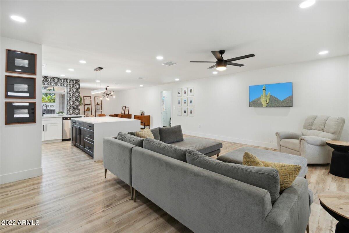 11608 N 32ND Place
