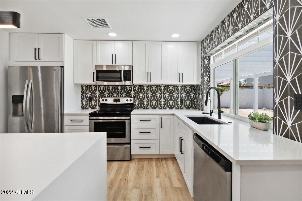 11608 N 32ND Place