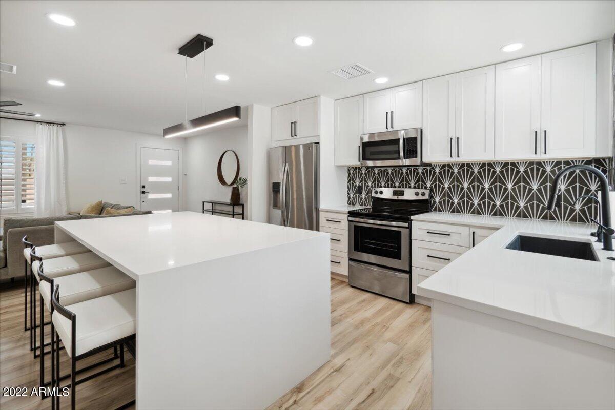 11608 N 32ND Place