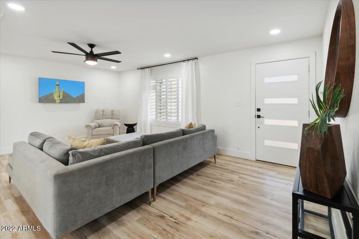 11608 N 32ND Place