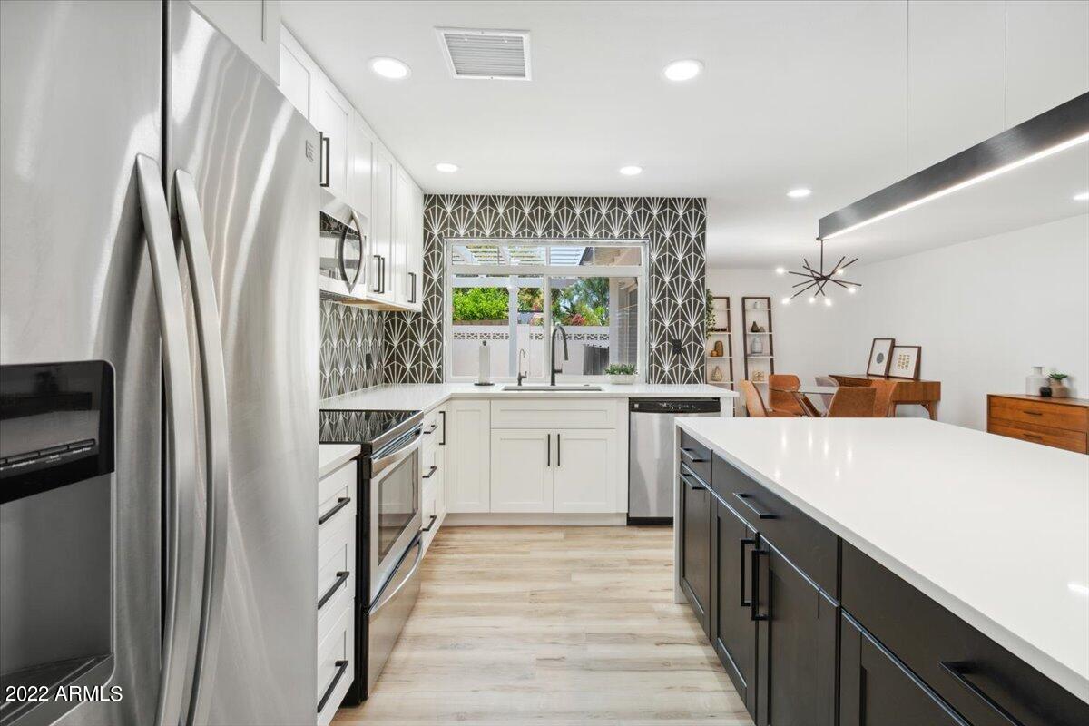 11608 N 32ND Place