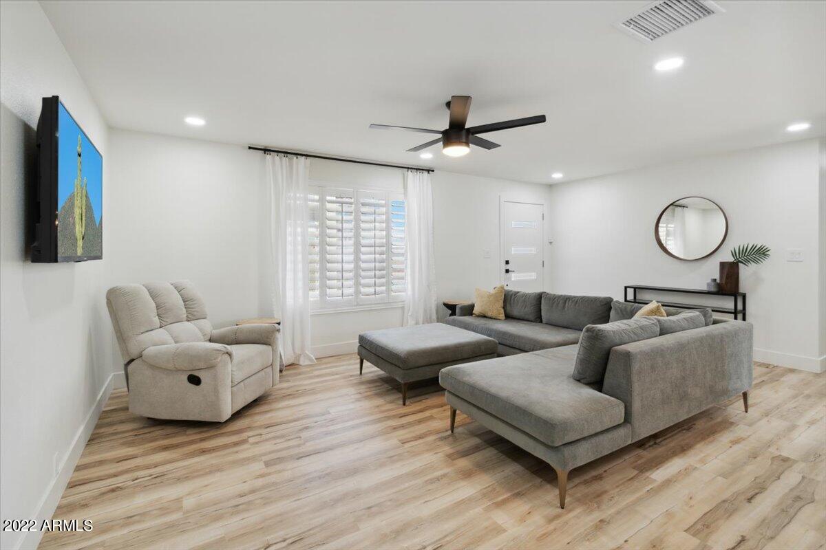 11608 N 32ND Place