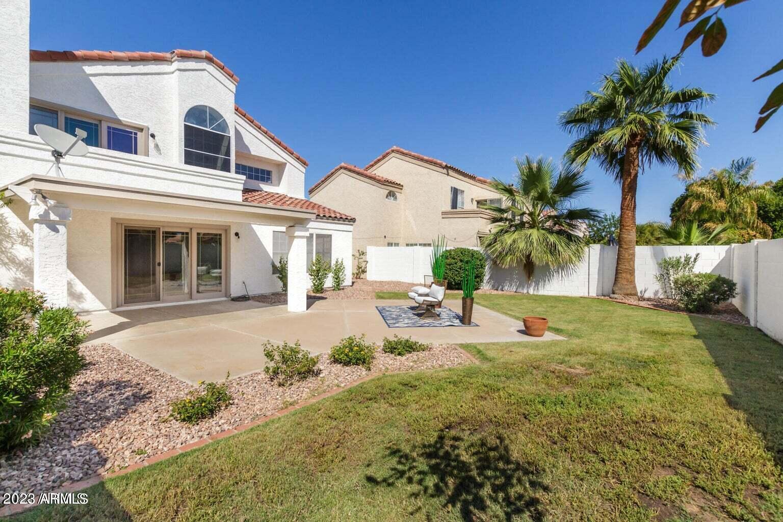 3339 E WOODLAND Drive