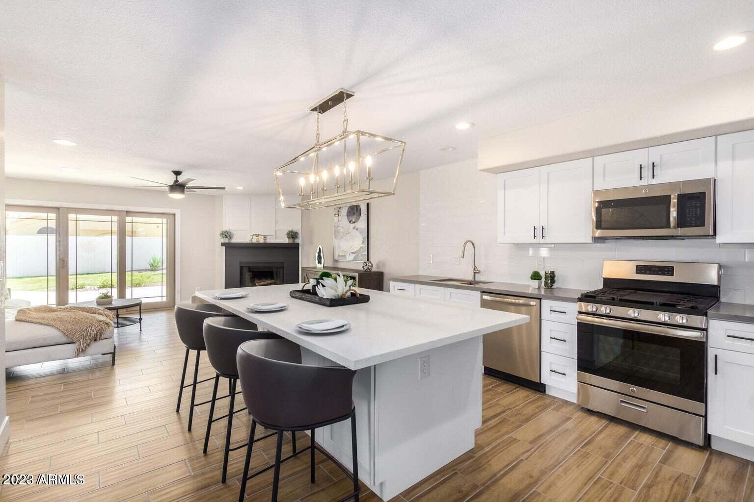 3339 E WOODLAND Drive