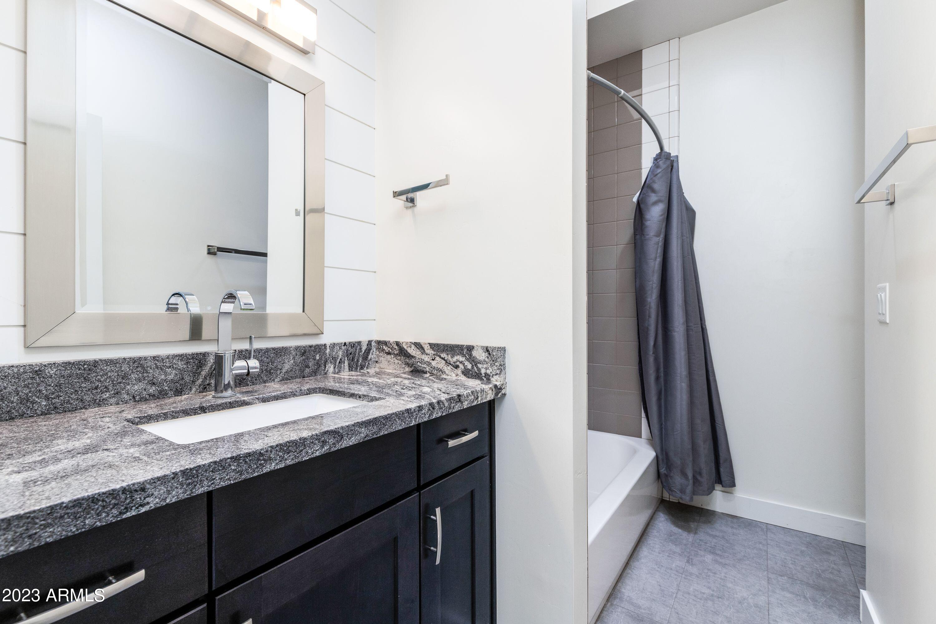 1301 W 4TH Street, 1009