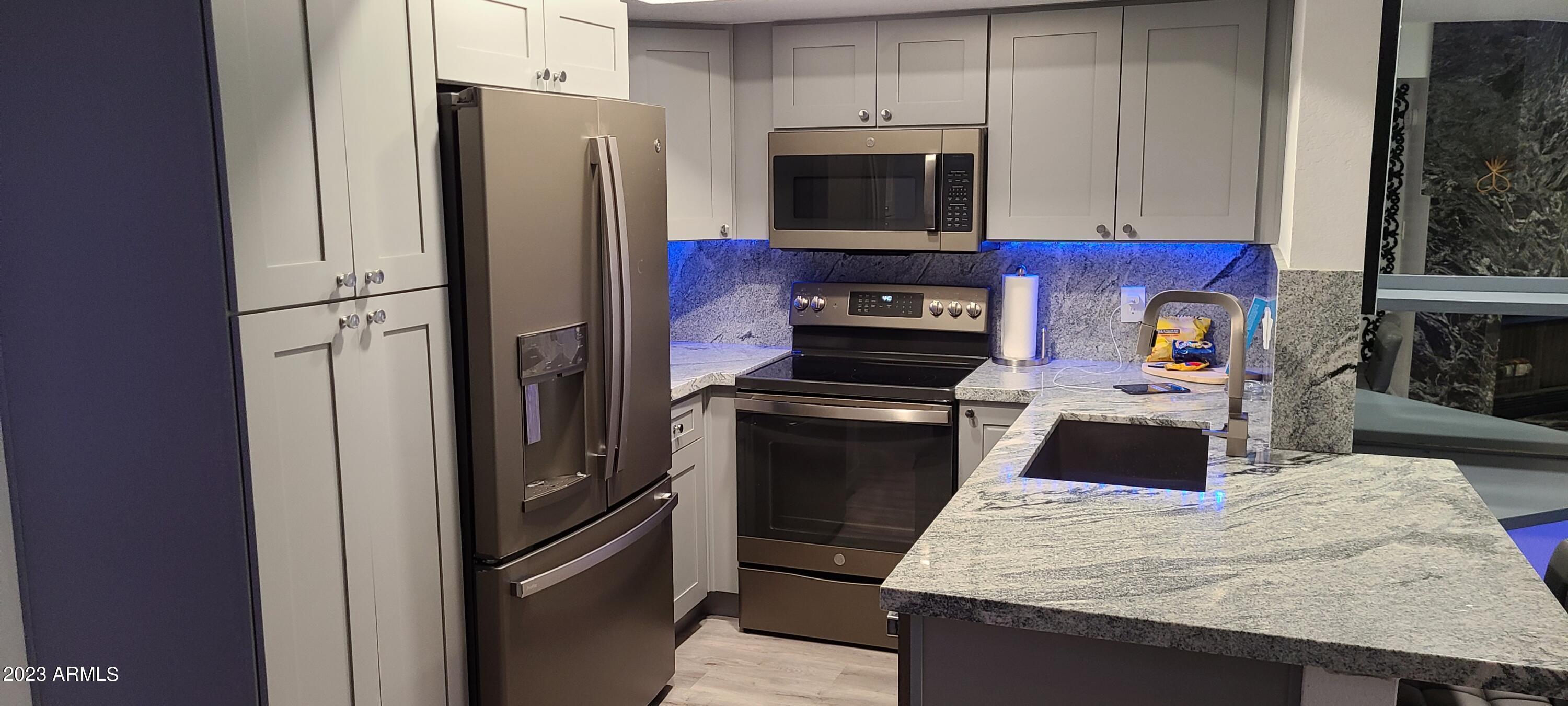 1820 E Morten Avenue, Unit 106