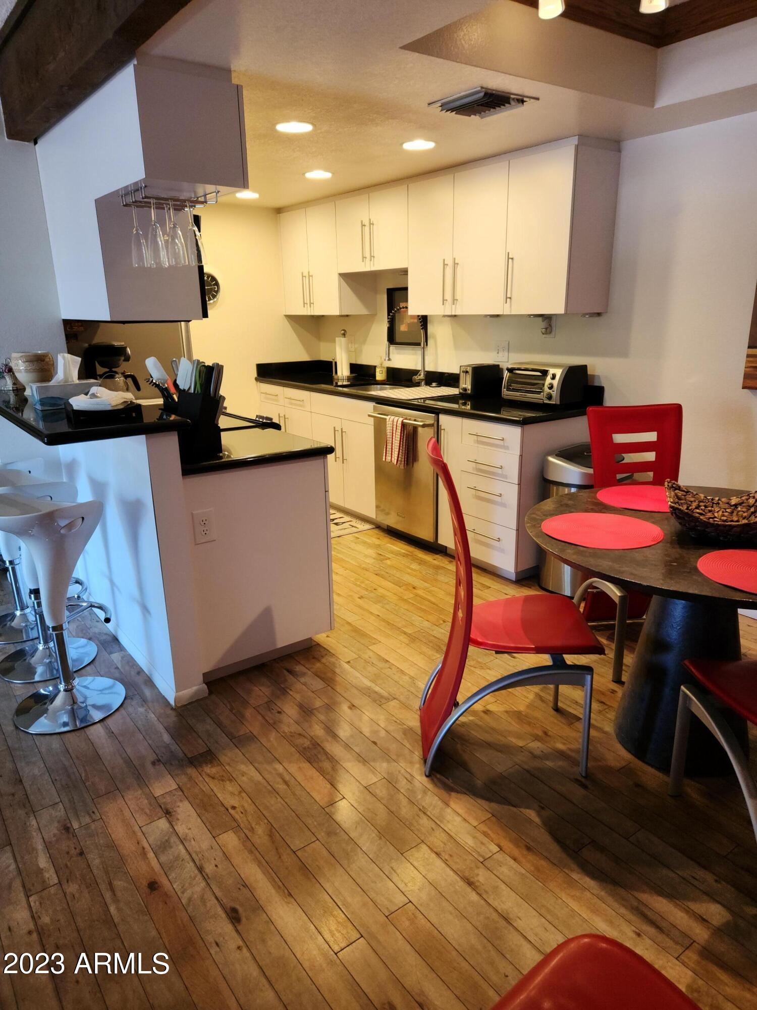 7557 N DREAMY DRAW Drive, 280