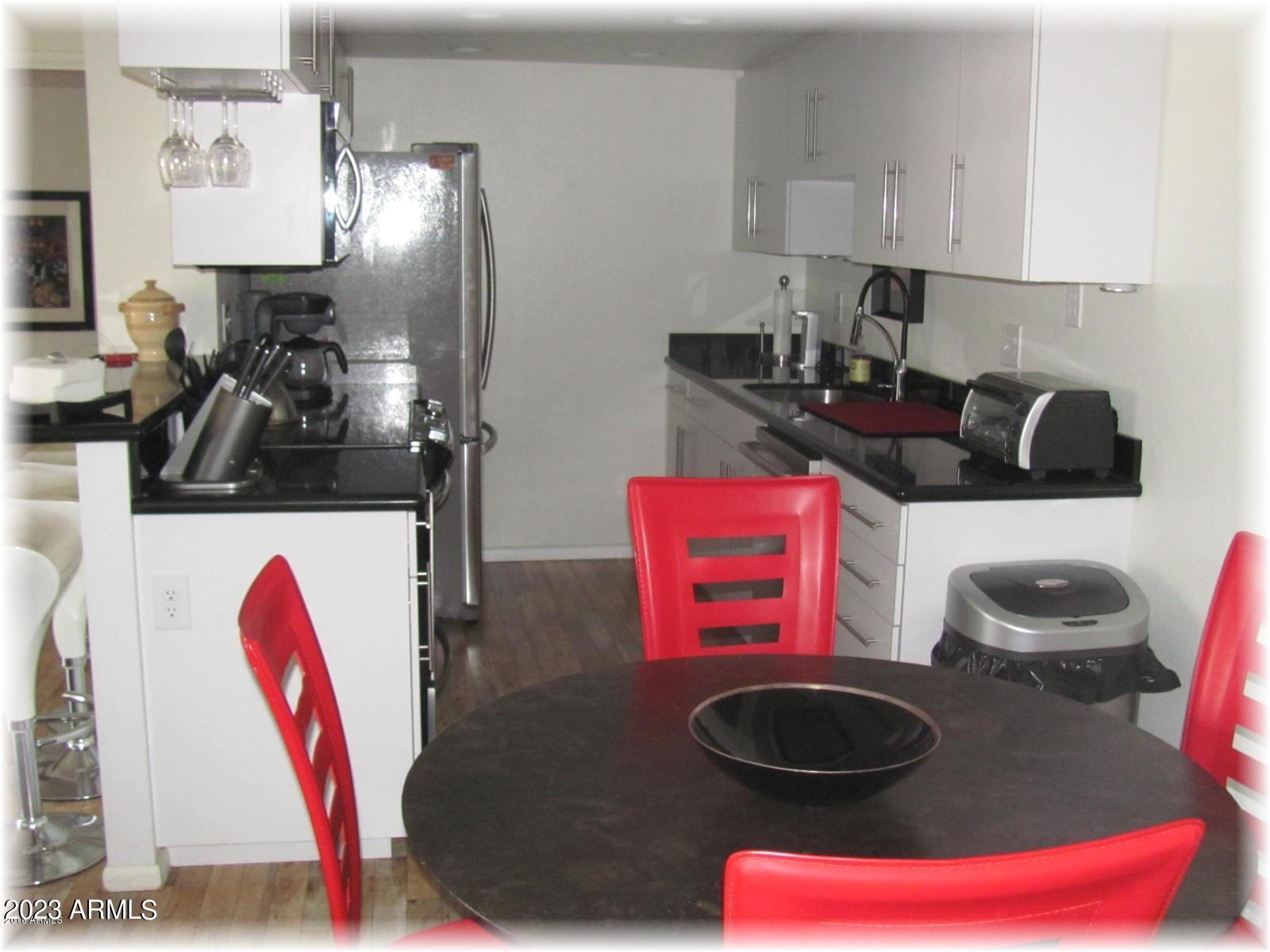 7557 N DREAMY DRAW Drive, 280