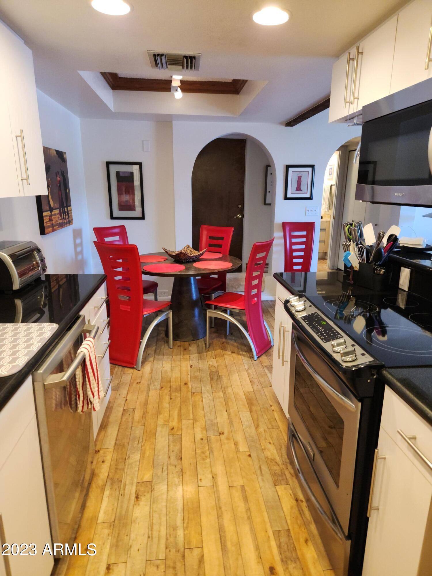 7557 N DREAMY DRAW Drive, 280