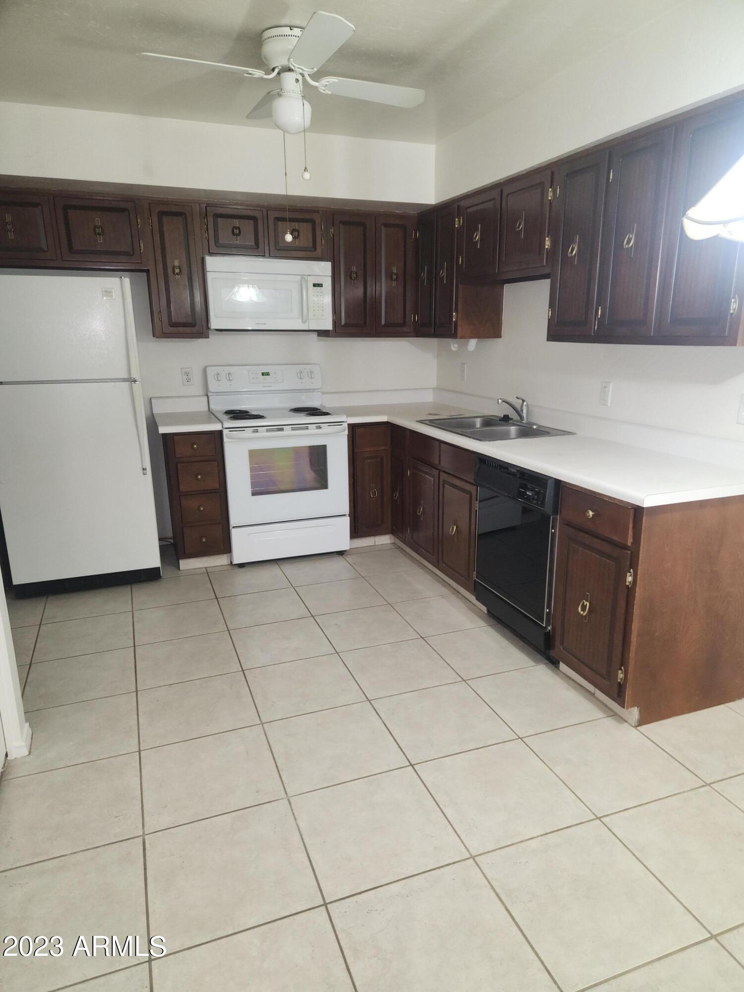 1615 E BORGHESE Place