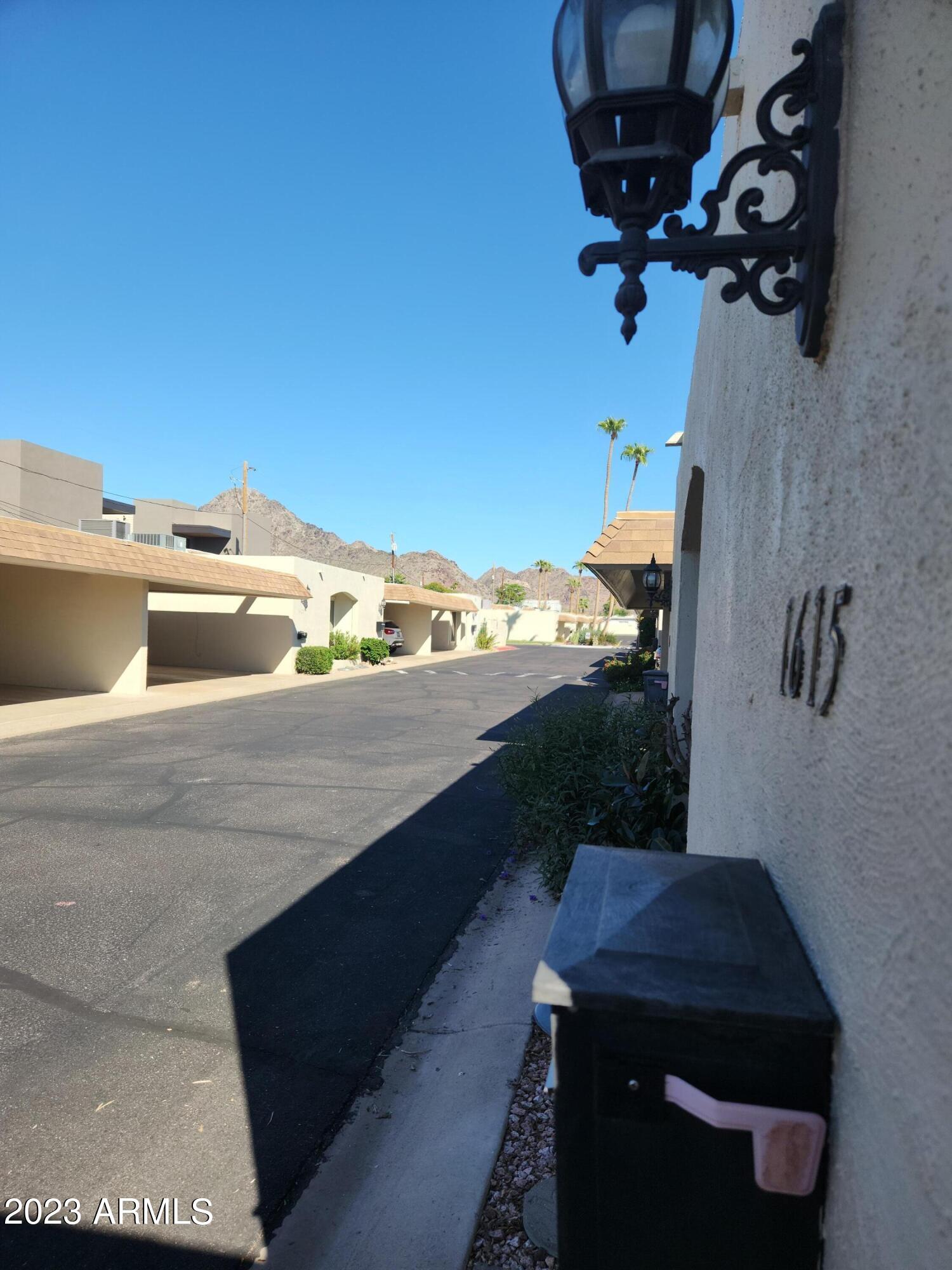 1615 E BORGHESE Place