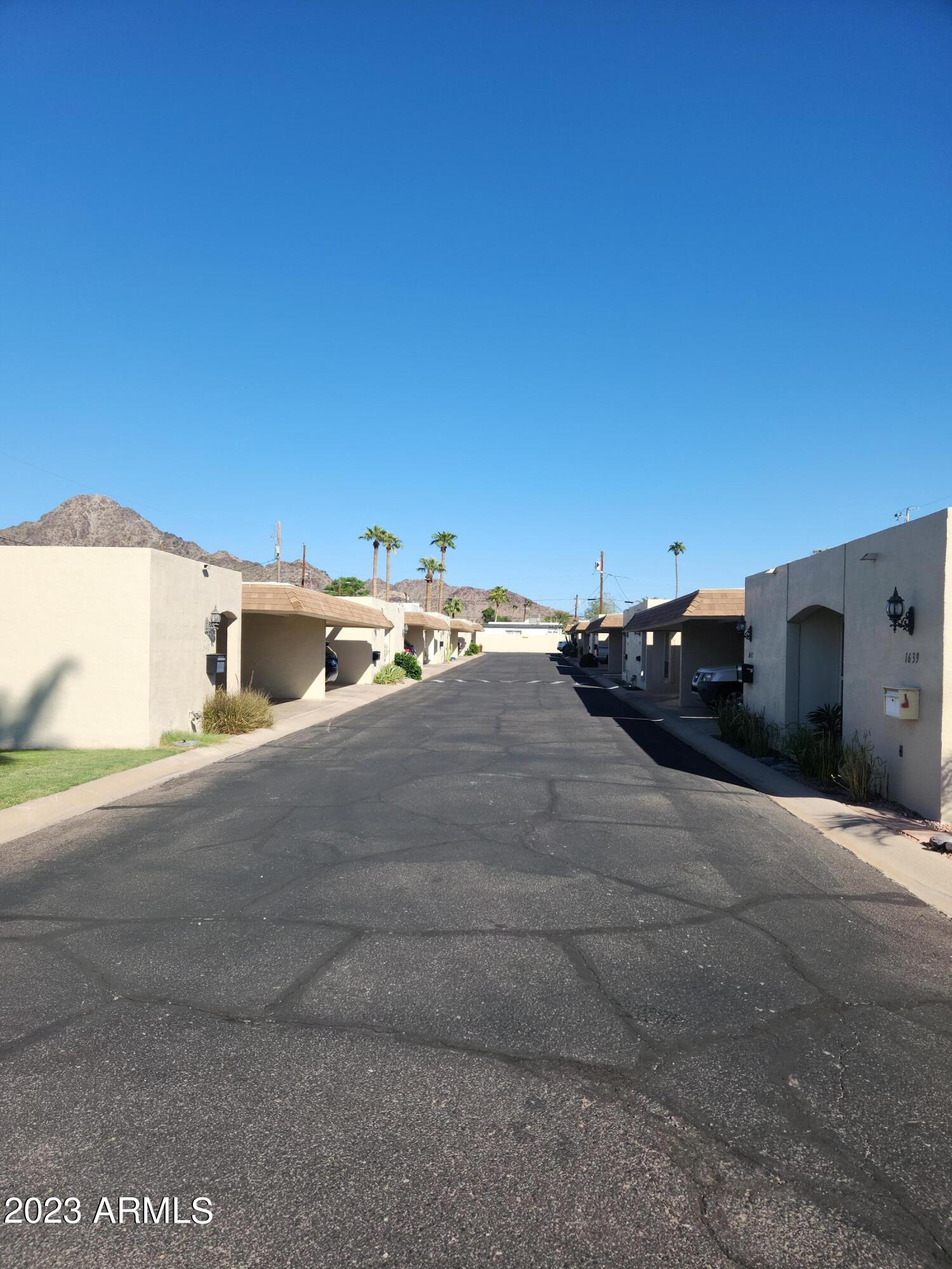 1615 E BORGHESE Place