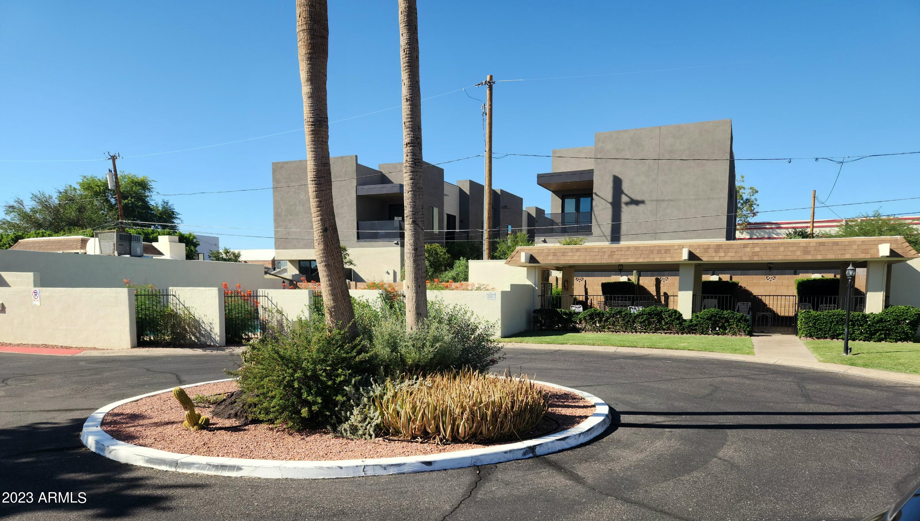 1615 E BORGHESE Place