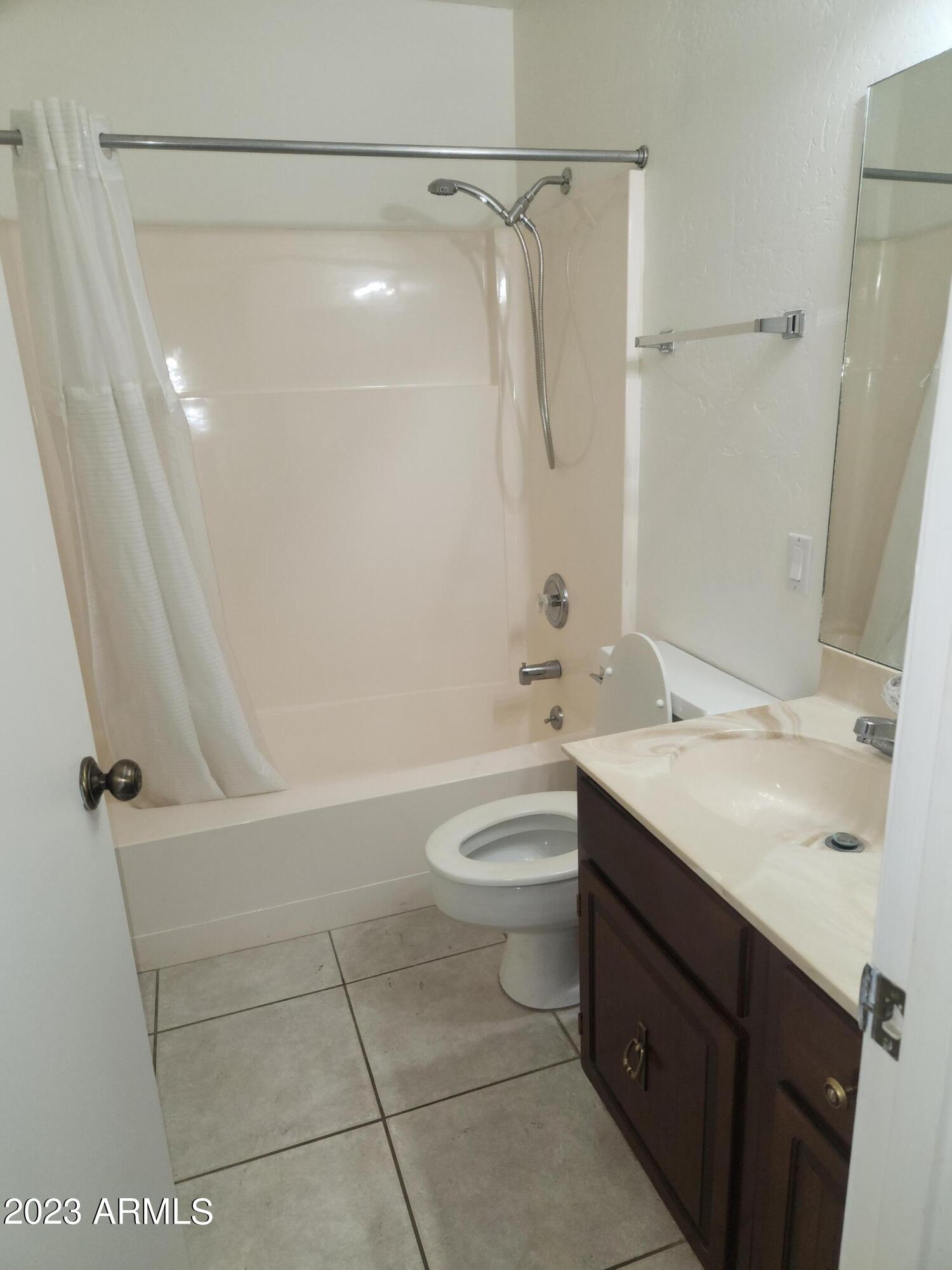 1615 E BORGHESE Place