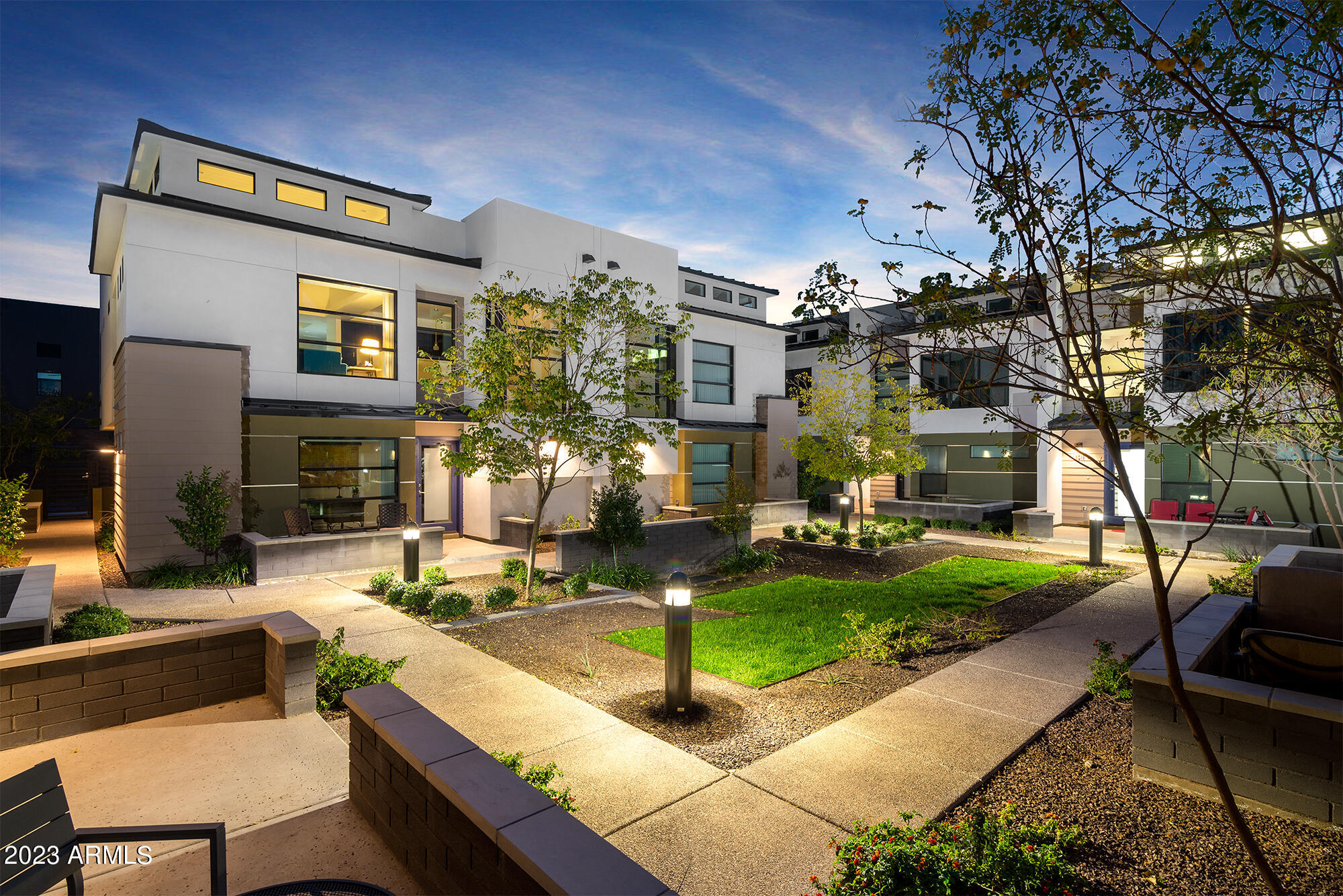 1301 W 4TH Street, 1001