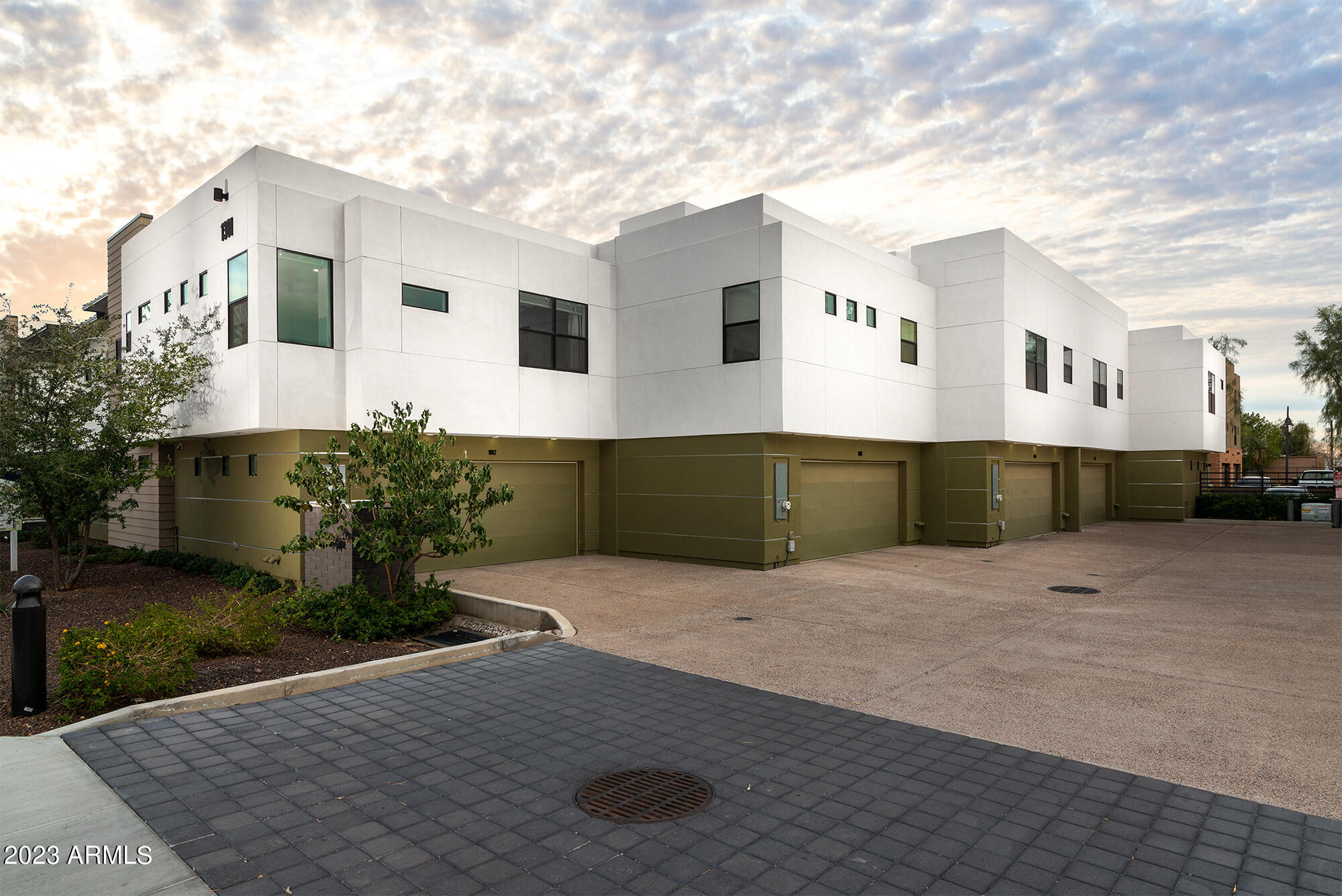 1301 W 4TH Street, 1001