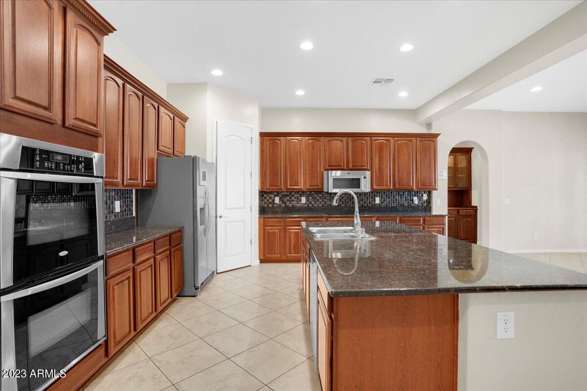 2410 E Park View Lane