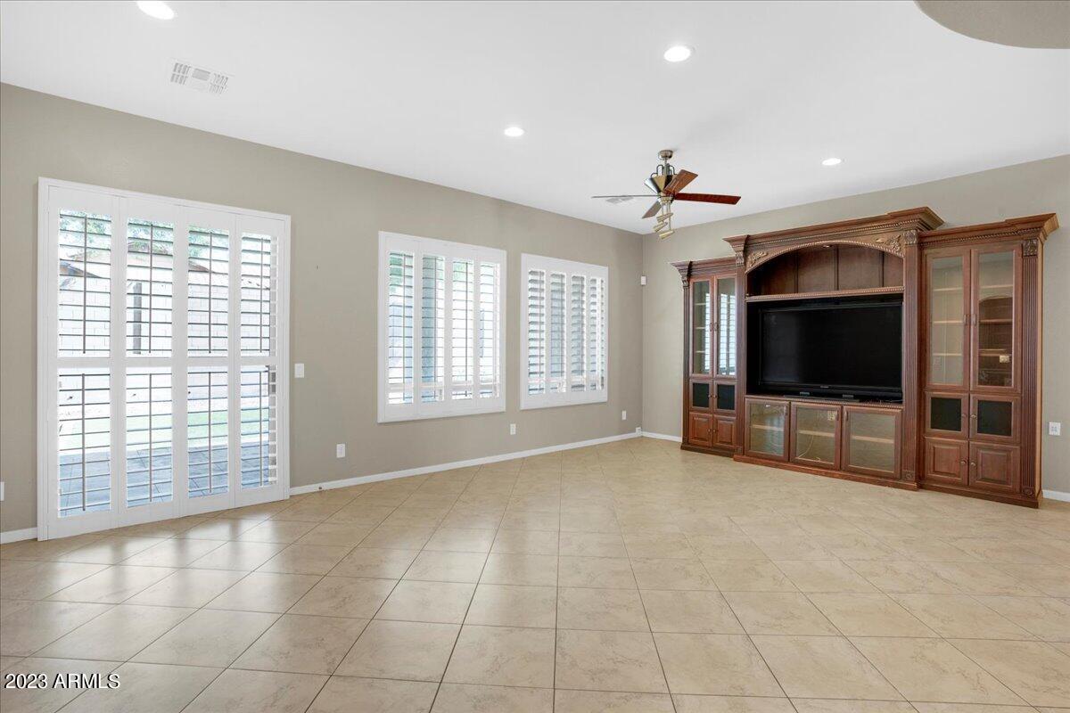2410 E Park View Lane