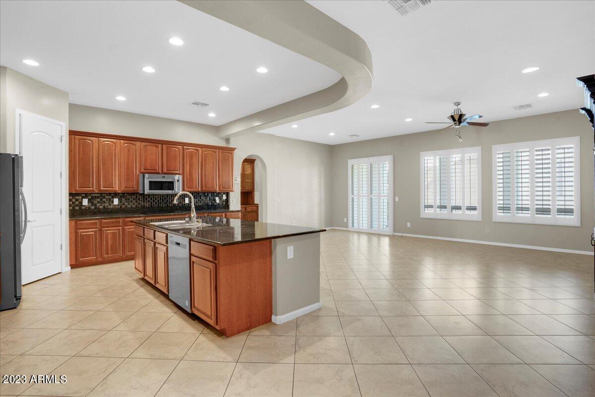 2410 E Park View Lane