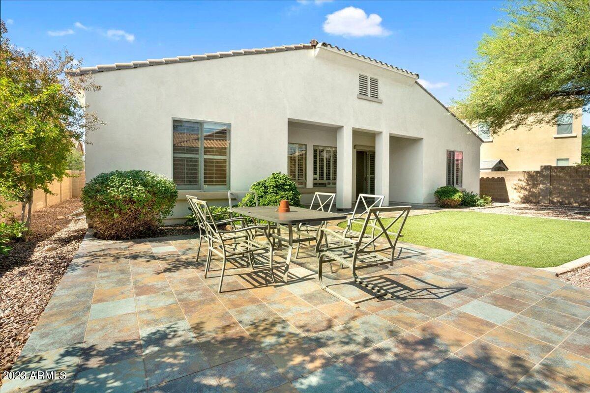 2410 E Park View Lane