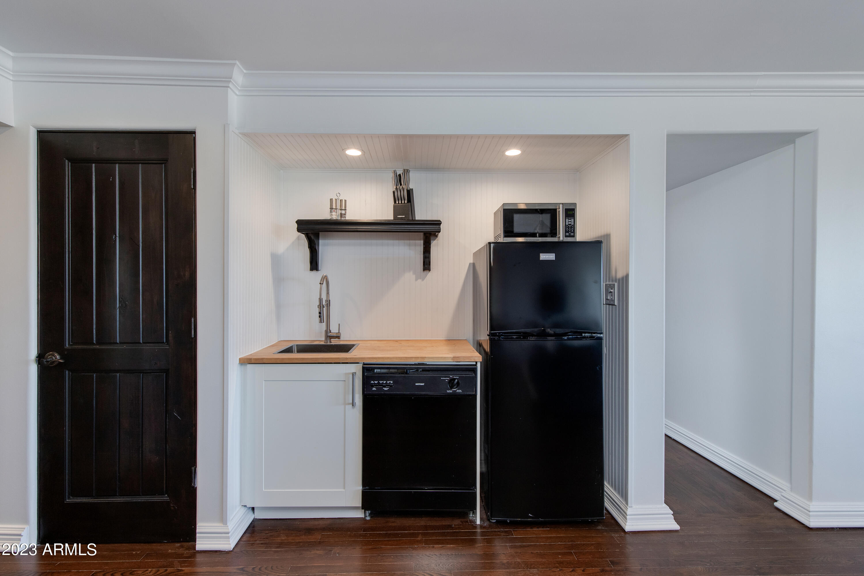 3800 E LINCOLN Drive, 24