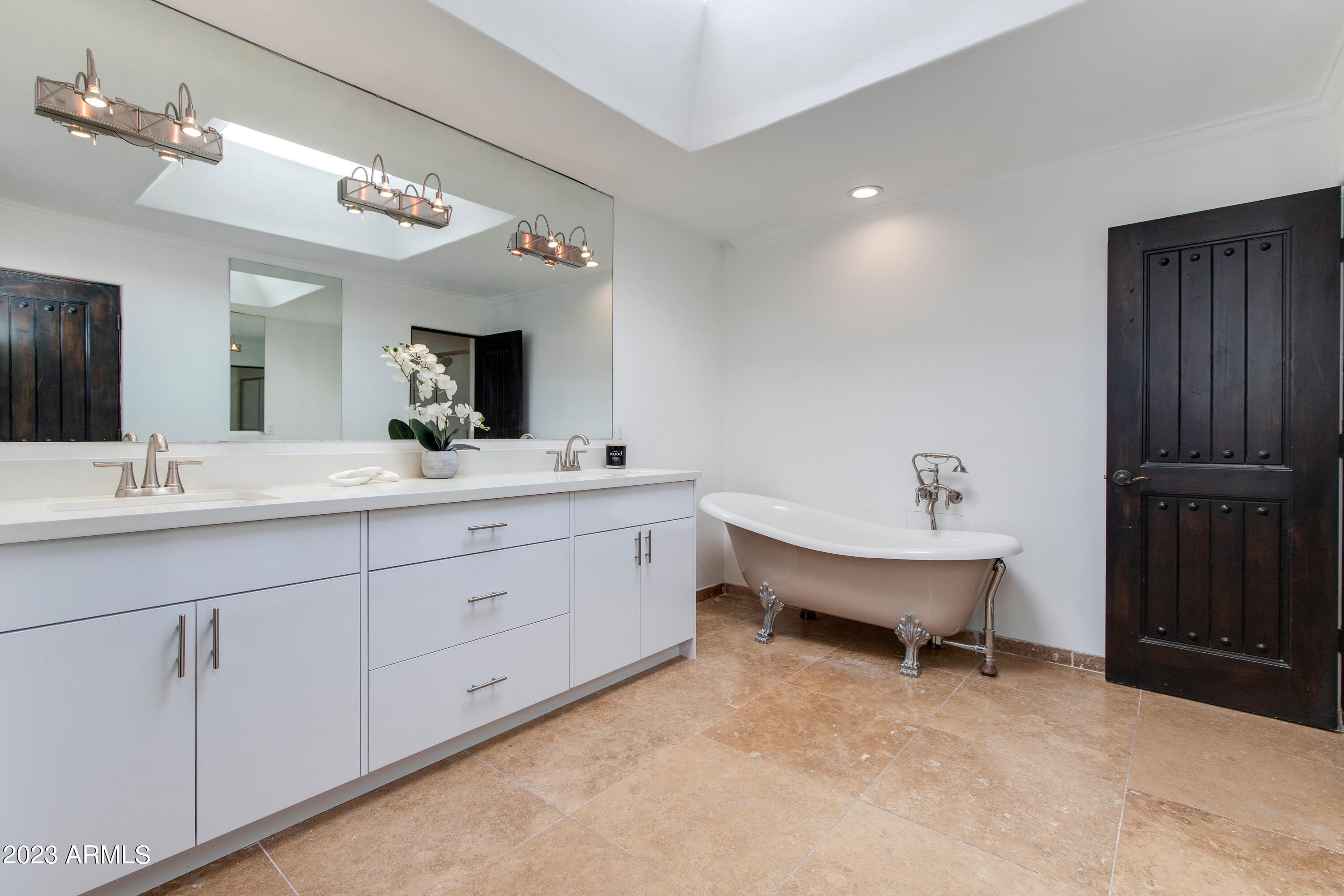 3800 E LINCOLN Drive, 24
