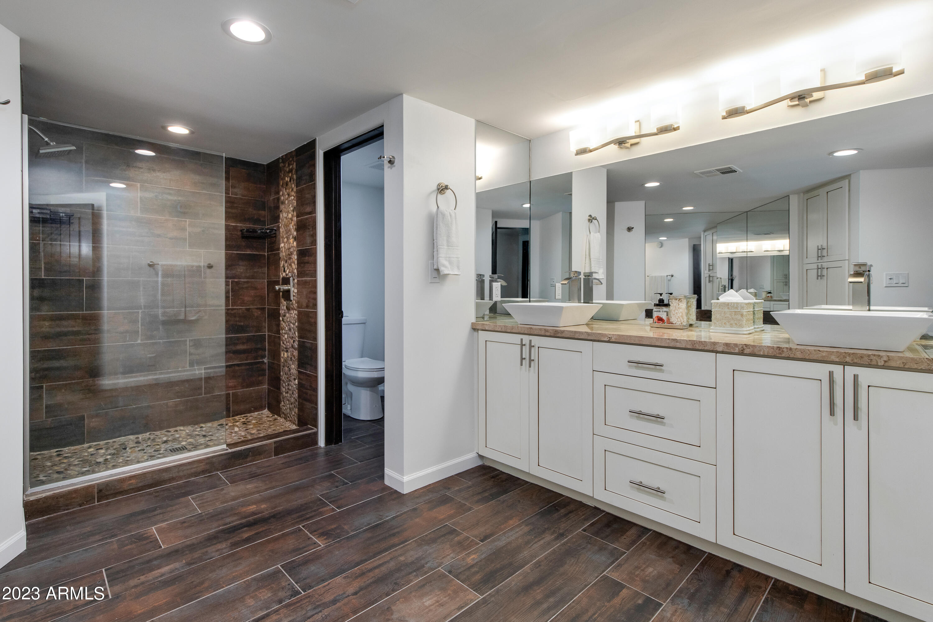3800 E LINCOLN Drive, 24