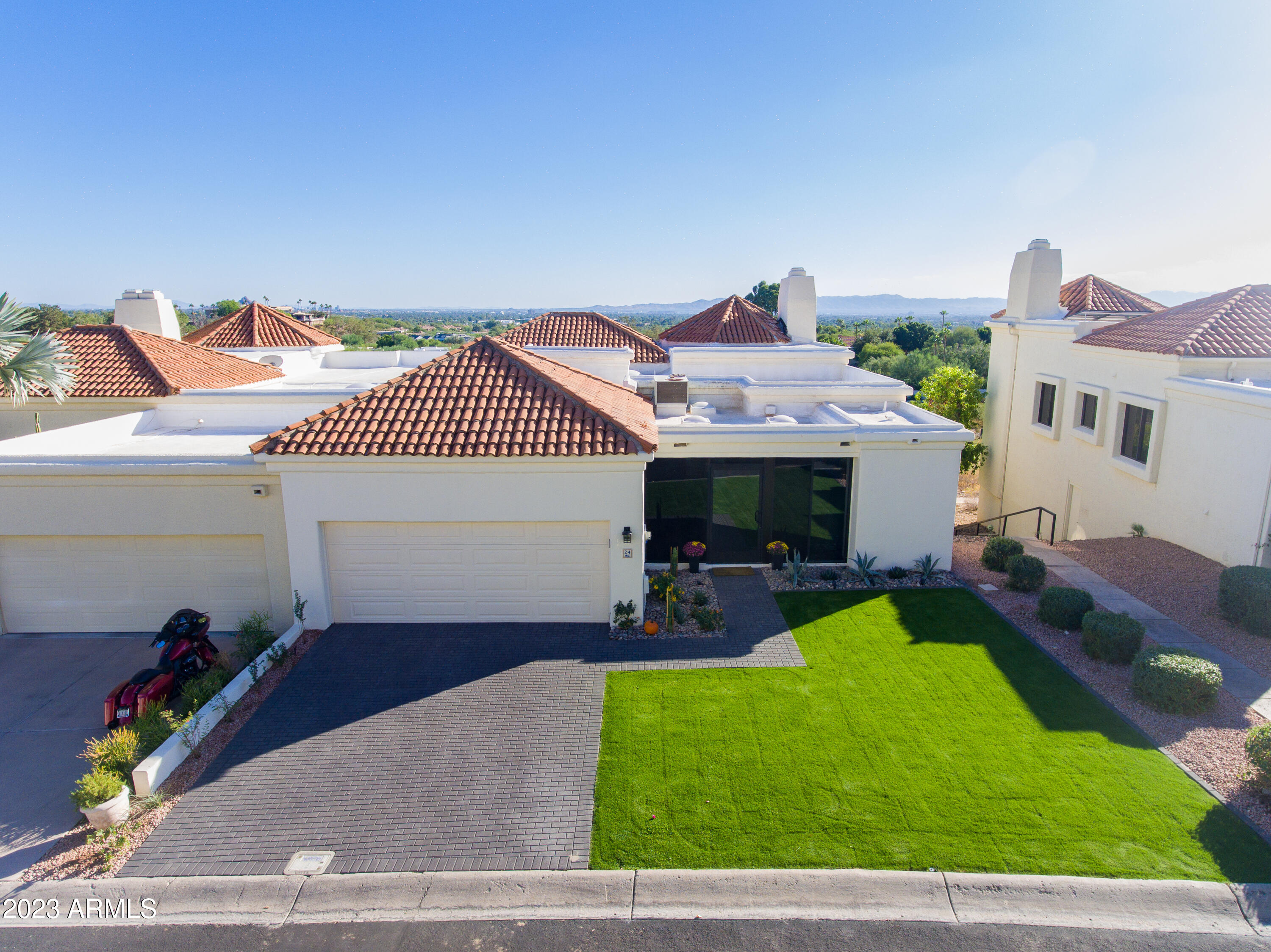 3800 E LINCOLN Drive, 24