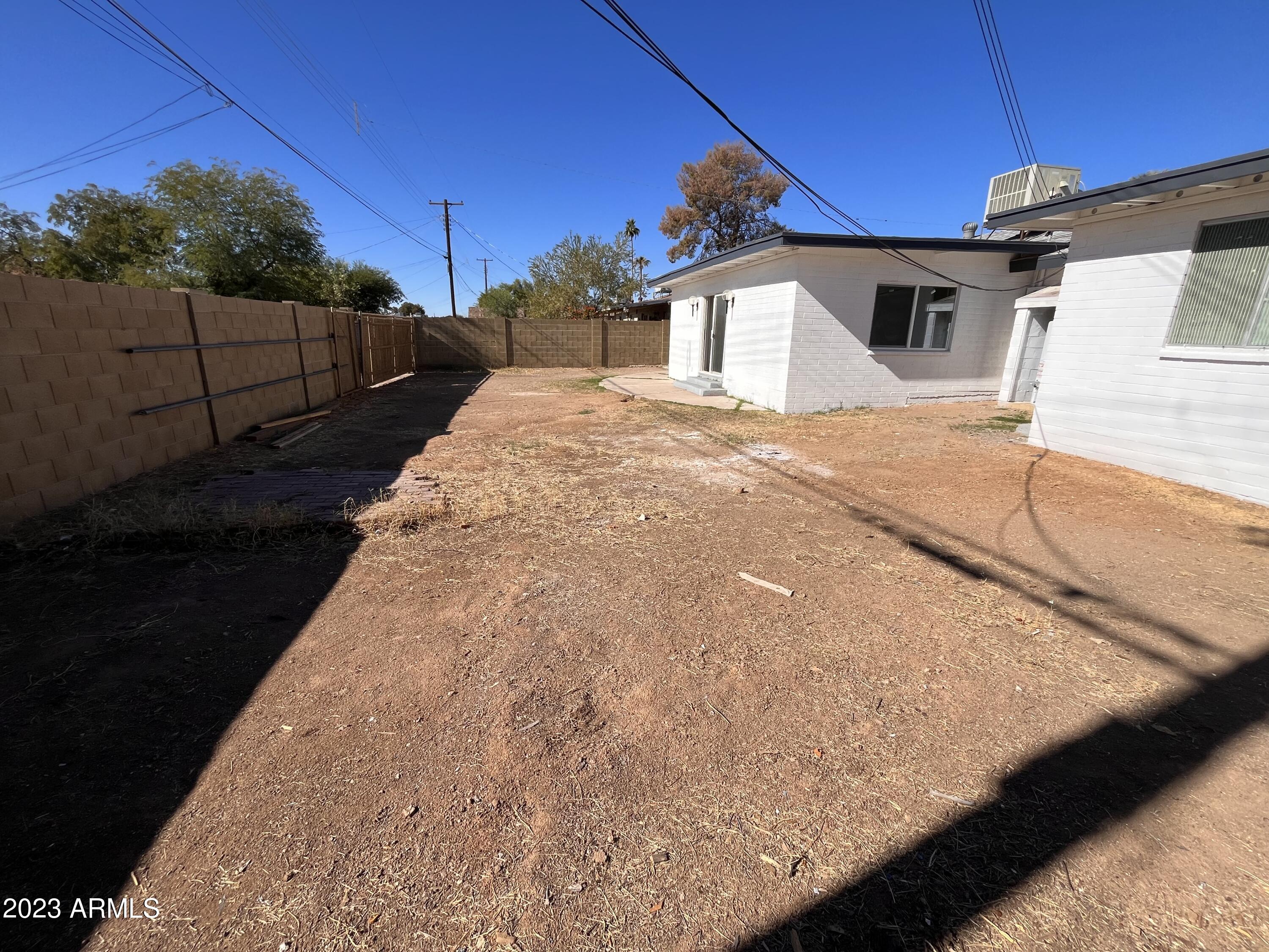 1609 W Mission Lane