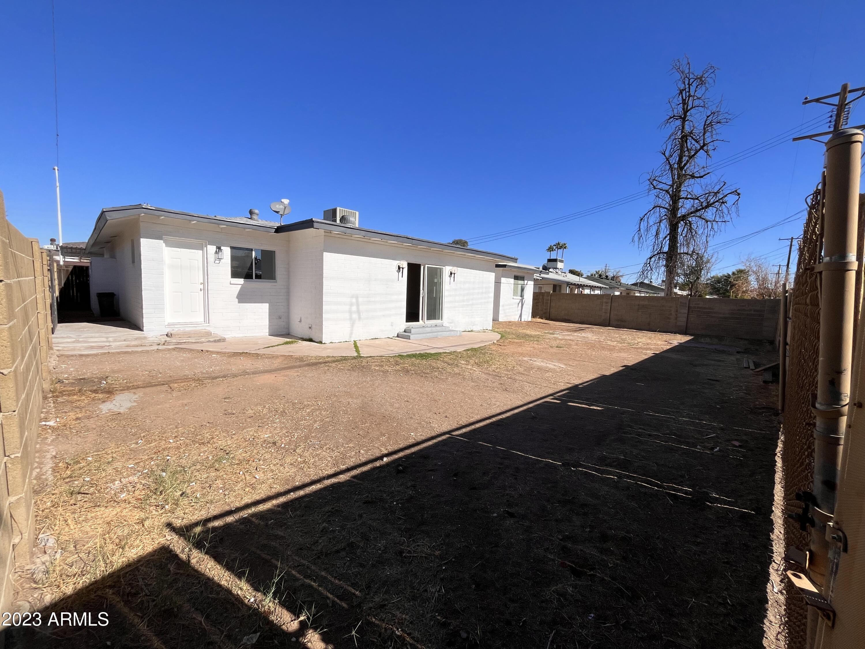 1609 W Mission Lane