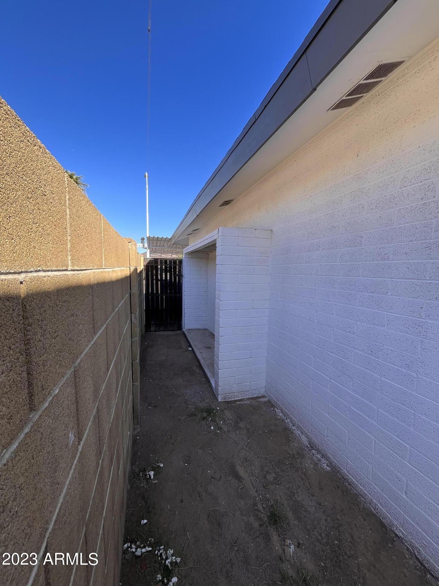 1609 W Mission Lane