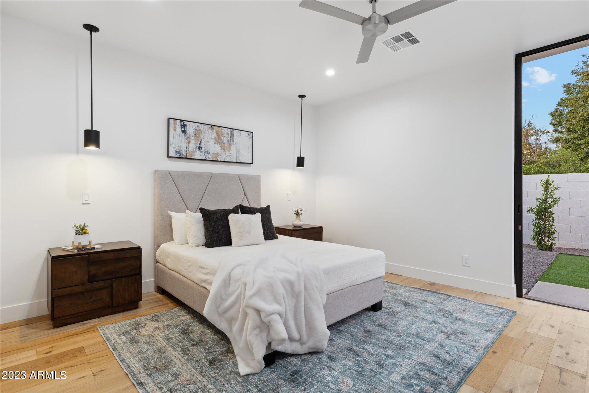 1426 E HOOVER Avenue