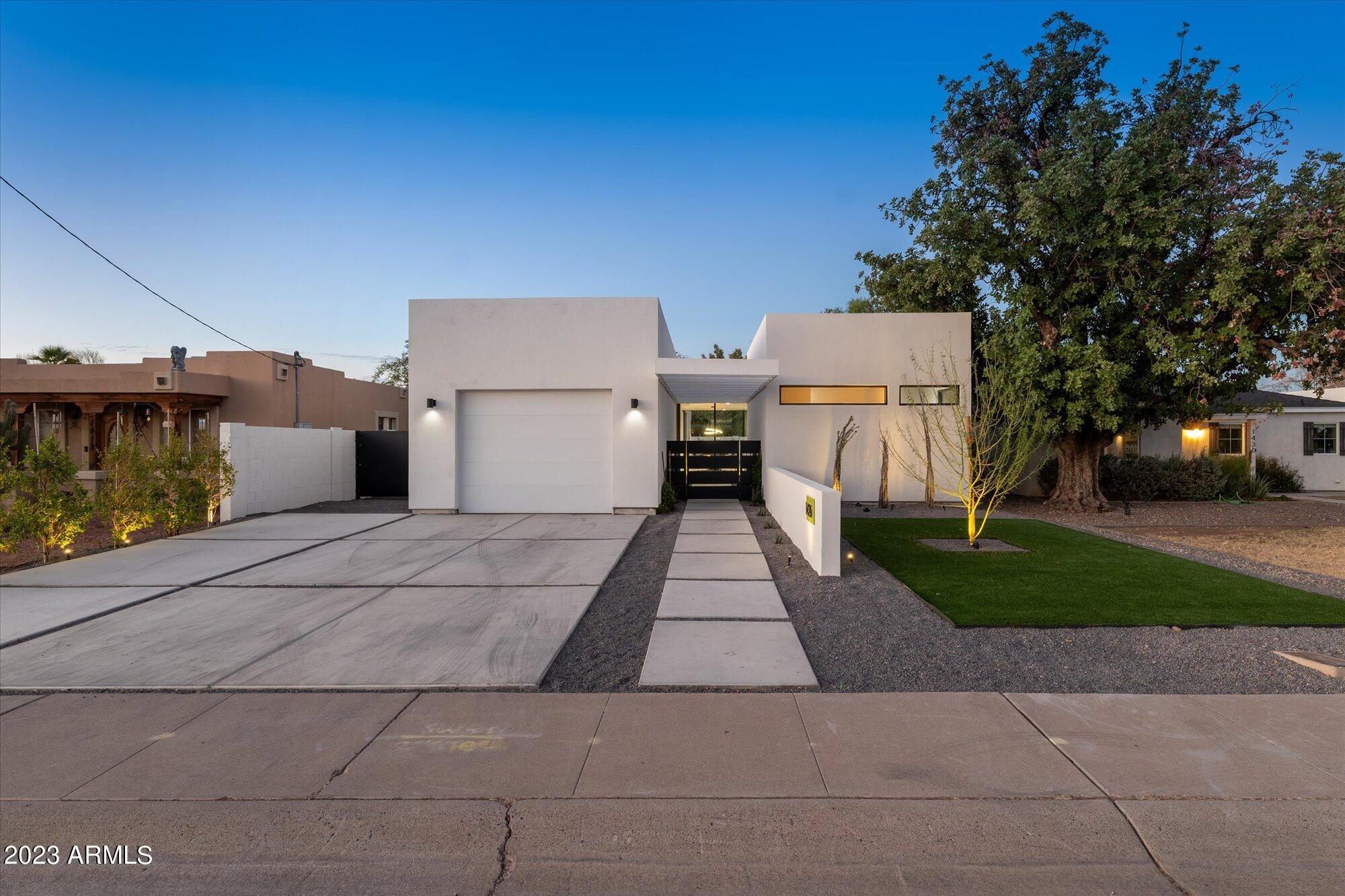 1426 E HOOVER Avenue