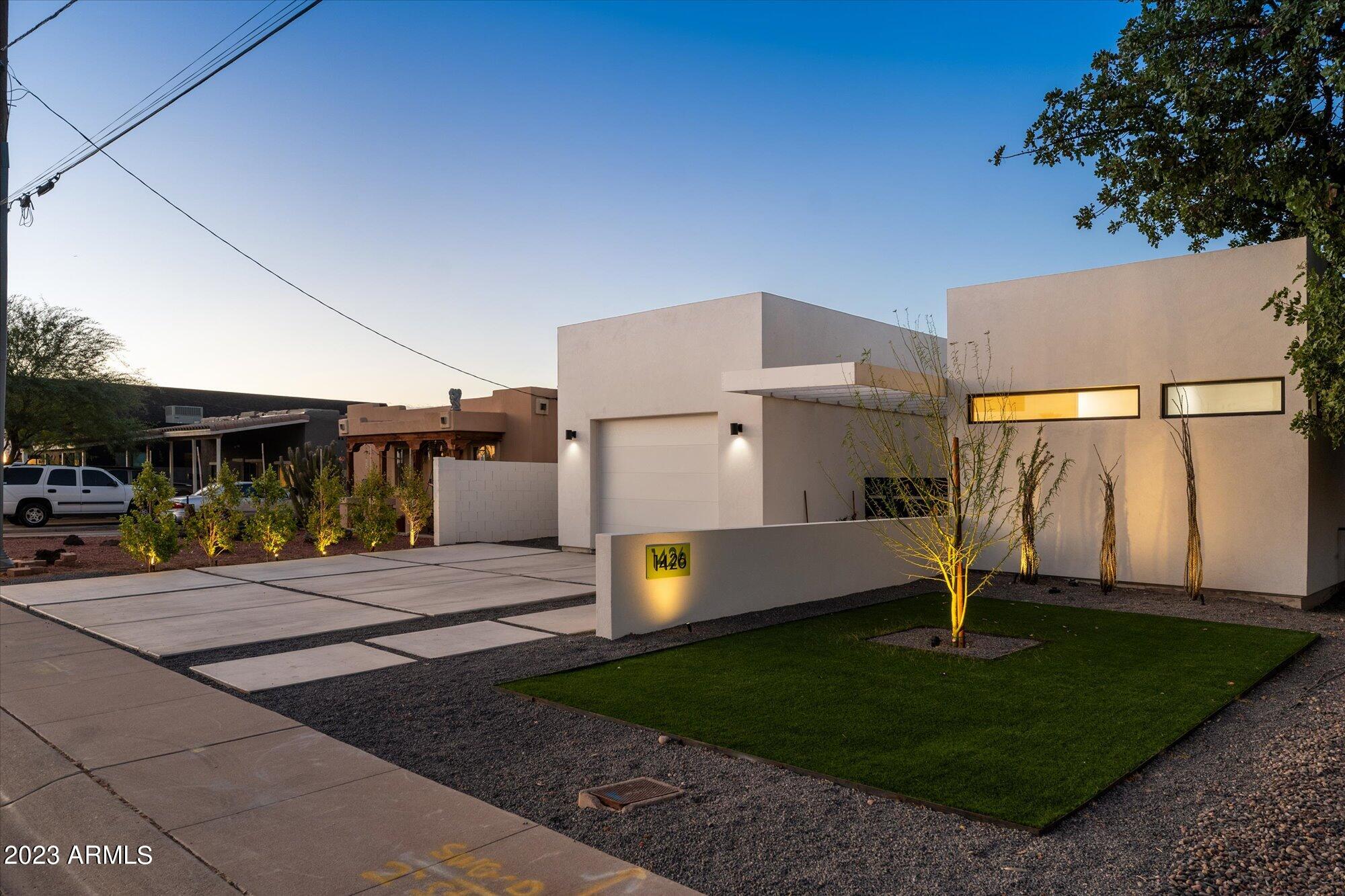 1426 E HOOVER Avenue