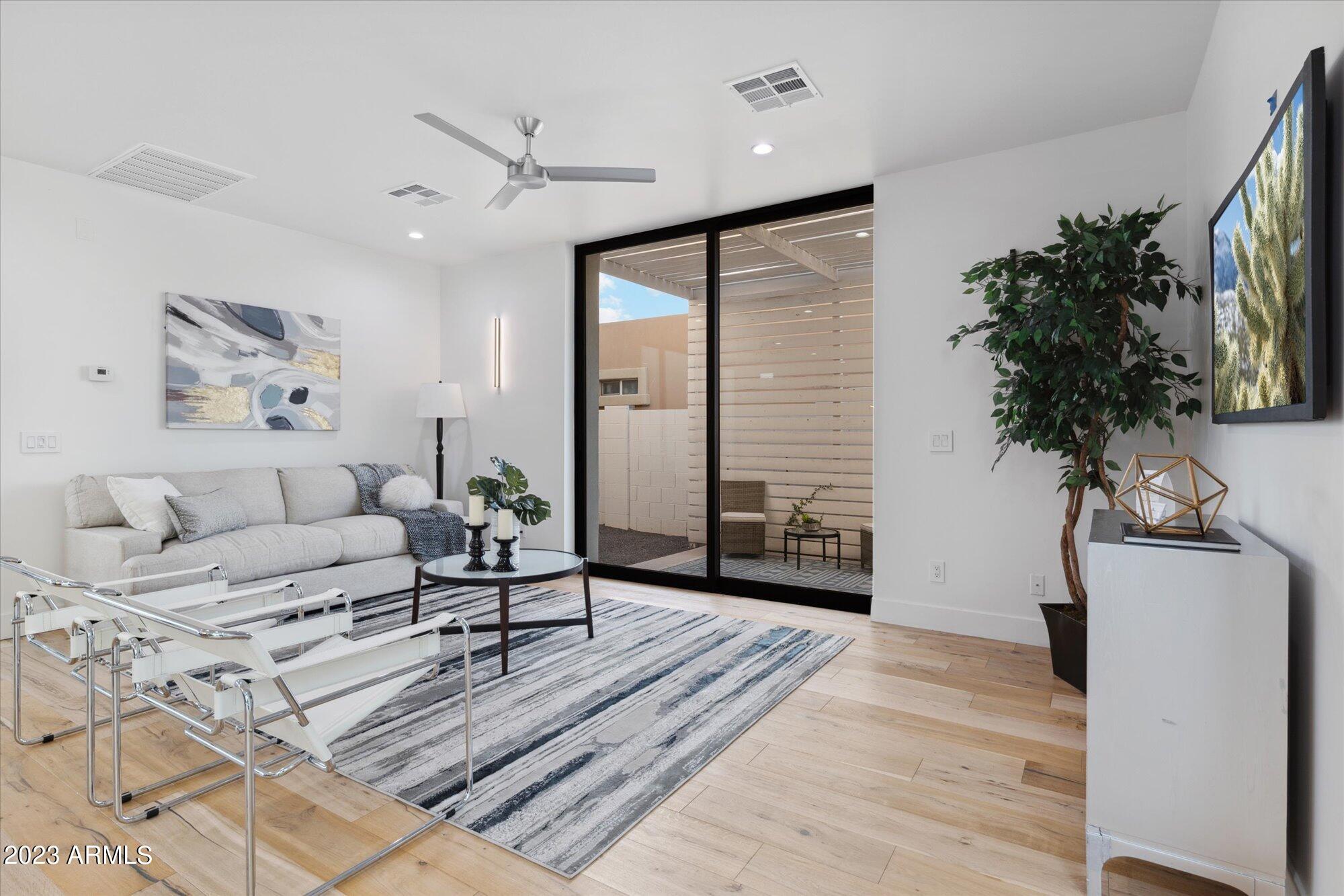 1426 E HOOVER Avenue