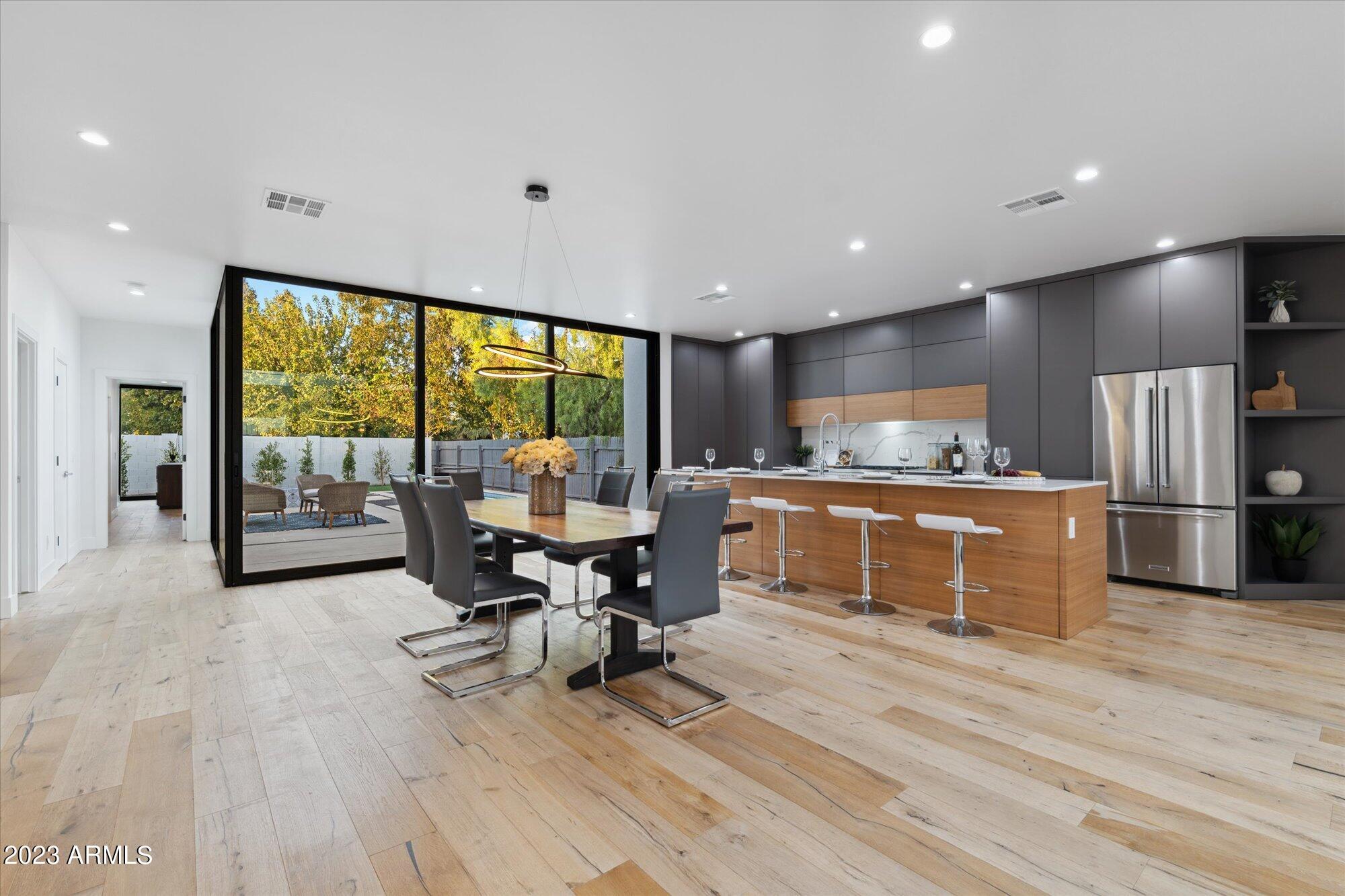 1426 E HOOVER Avenue