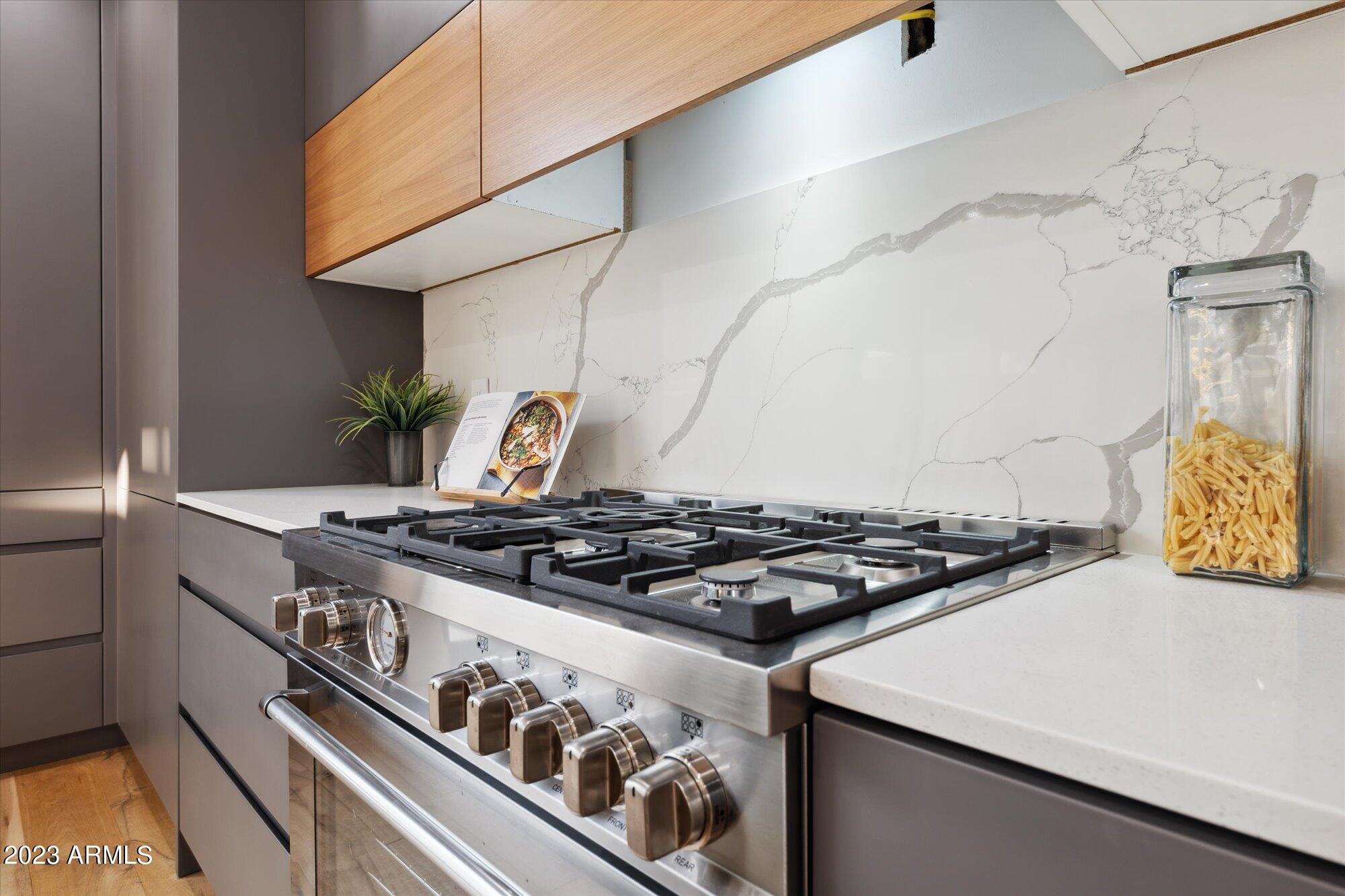 1426 E HOOVER Avenue