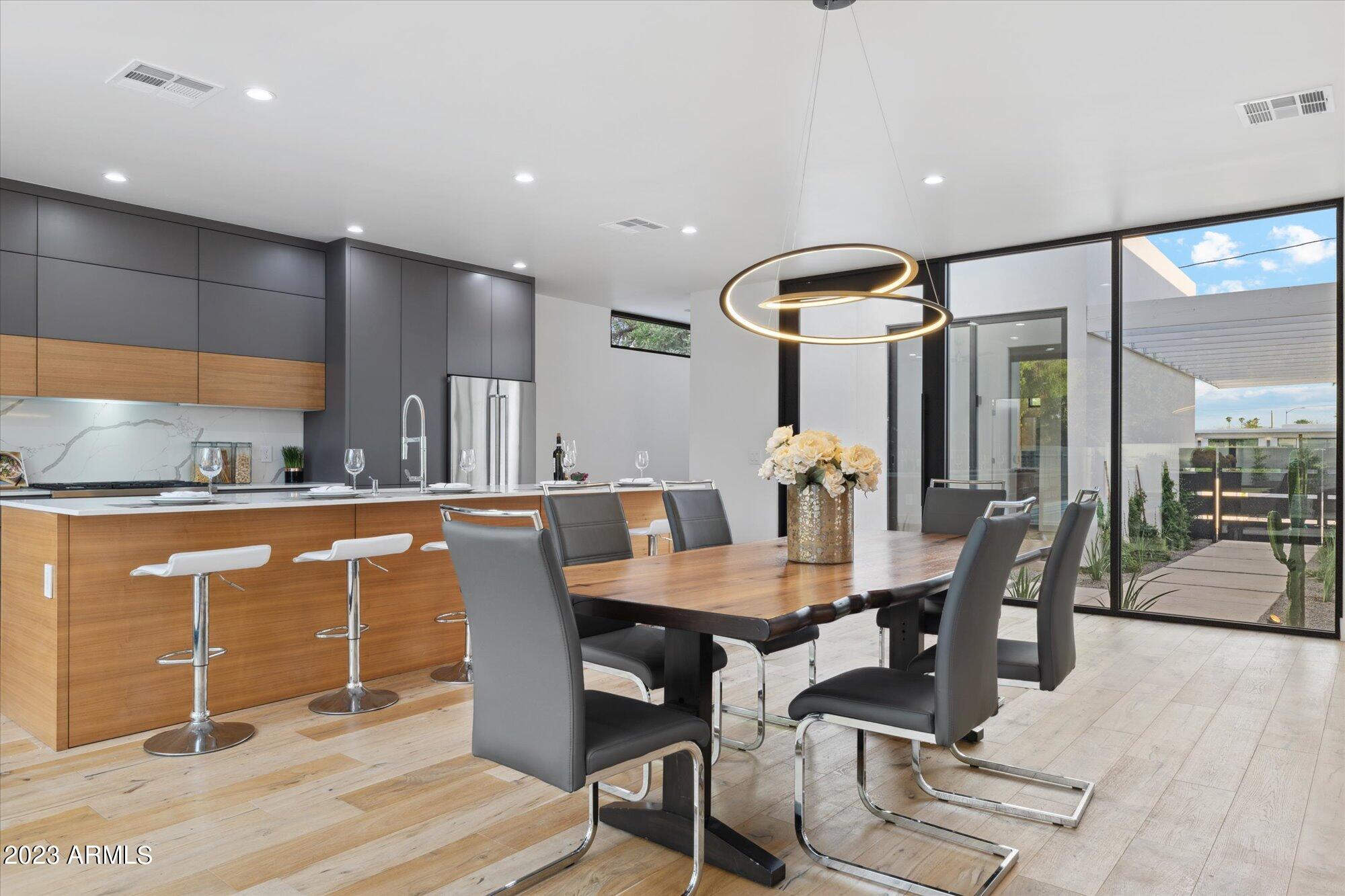 1426 E HOOVER Avenue