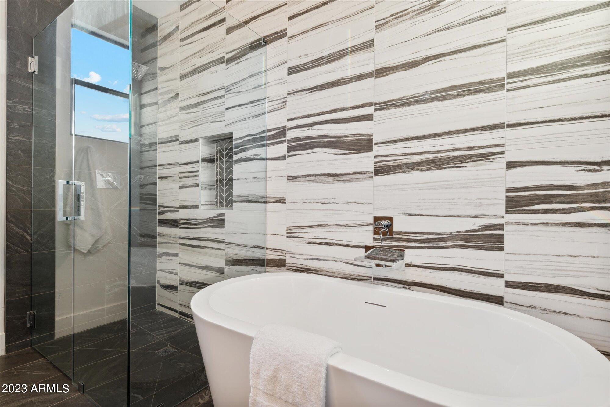 1426 E HOOVER Avenue