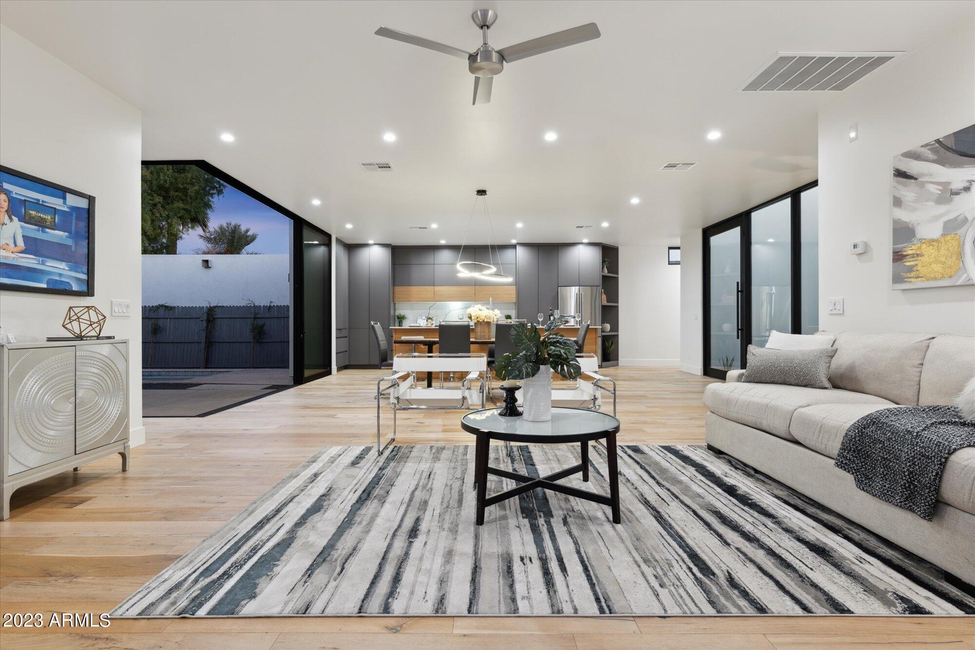 1426 E HOOVER Avenue