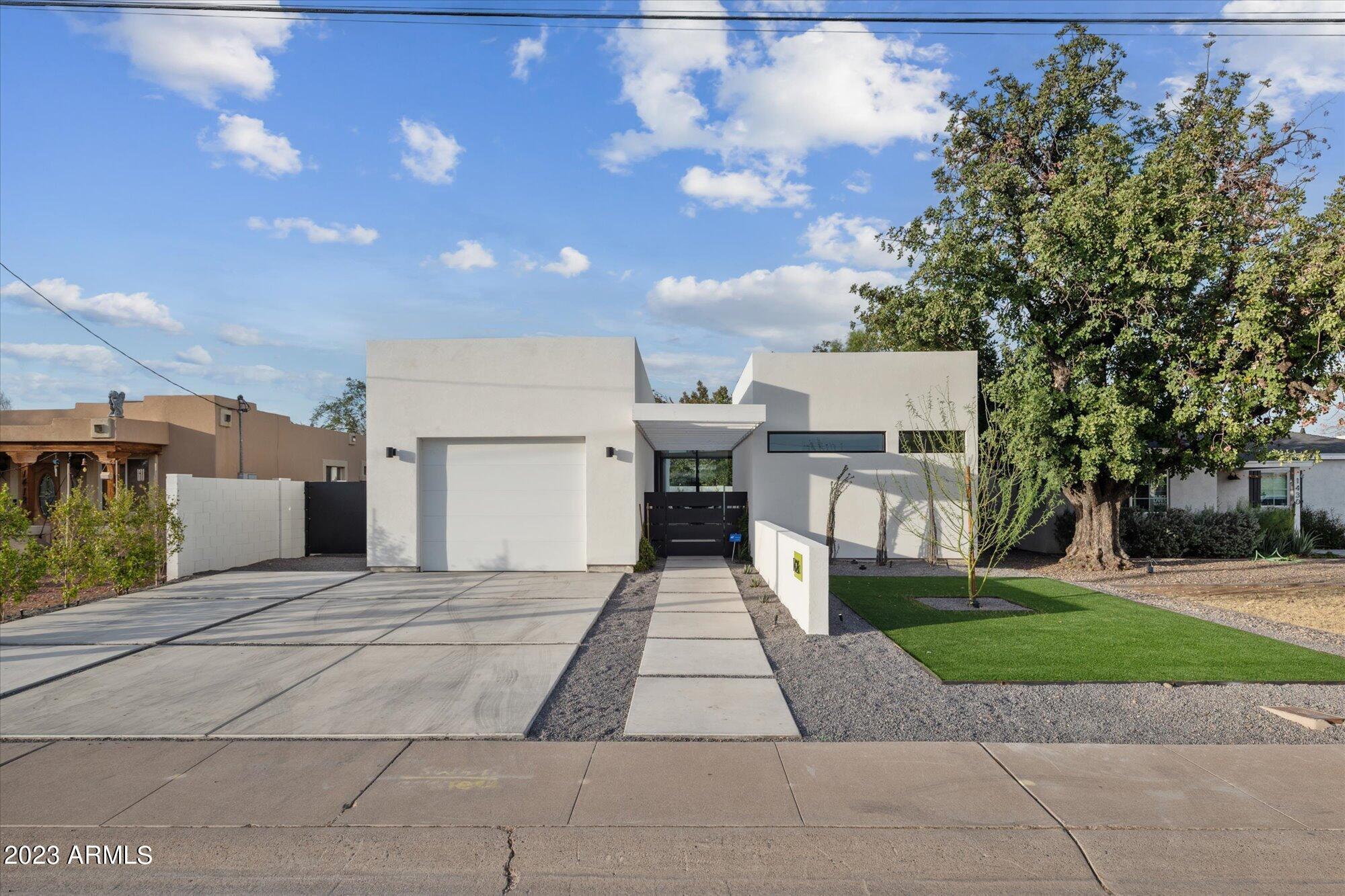 1426 E HOOVER Avenue