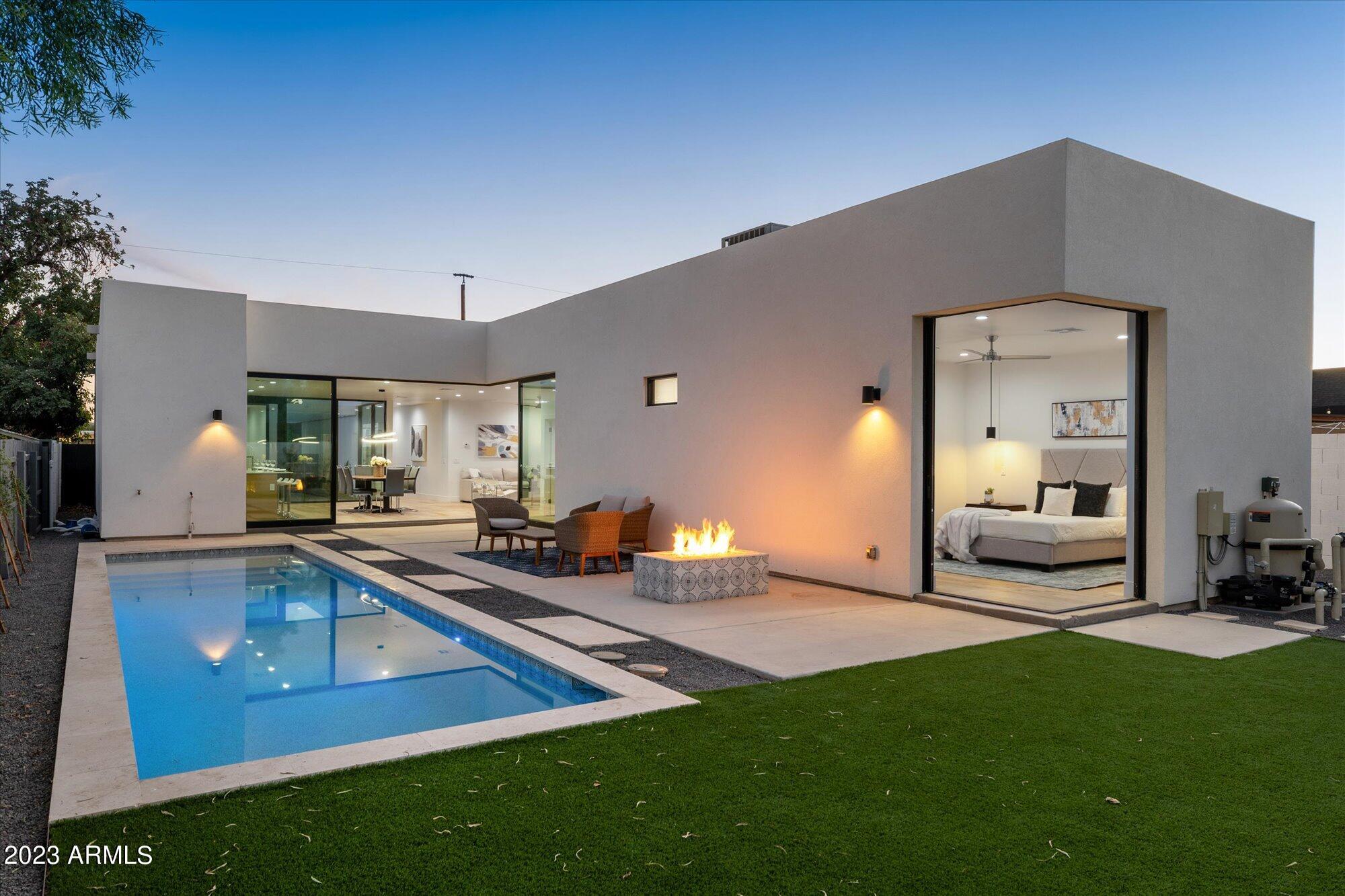 1426 E HOOVER Avenue