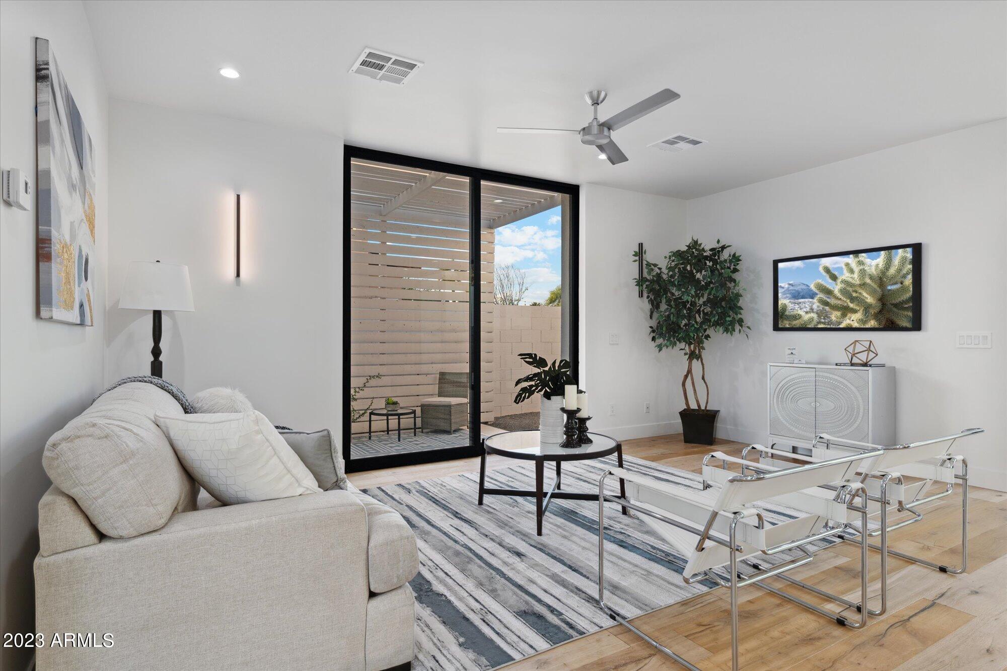 1426 E HOOVER Avenue