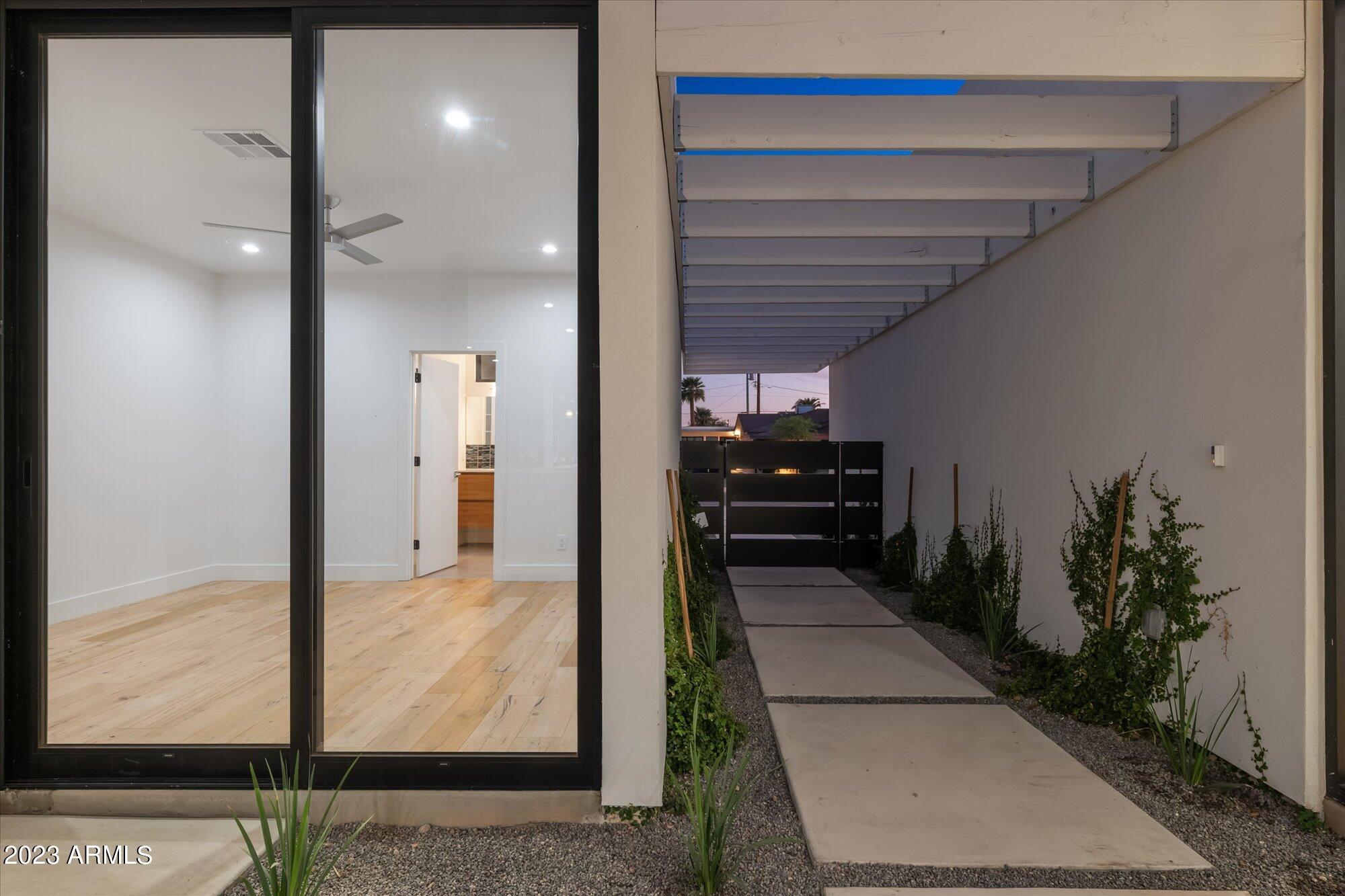 1426 E HOOVER Avenue