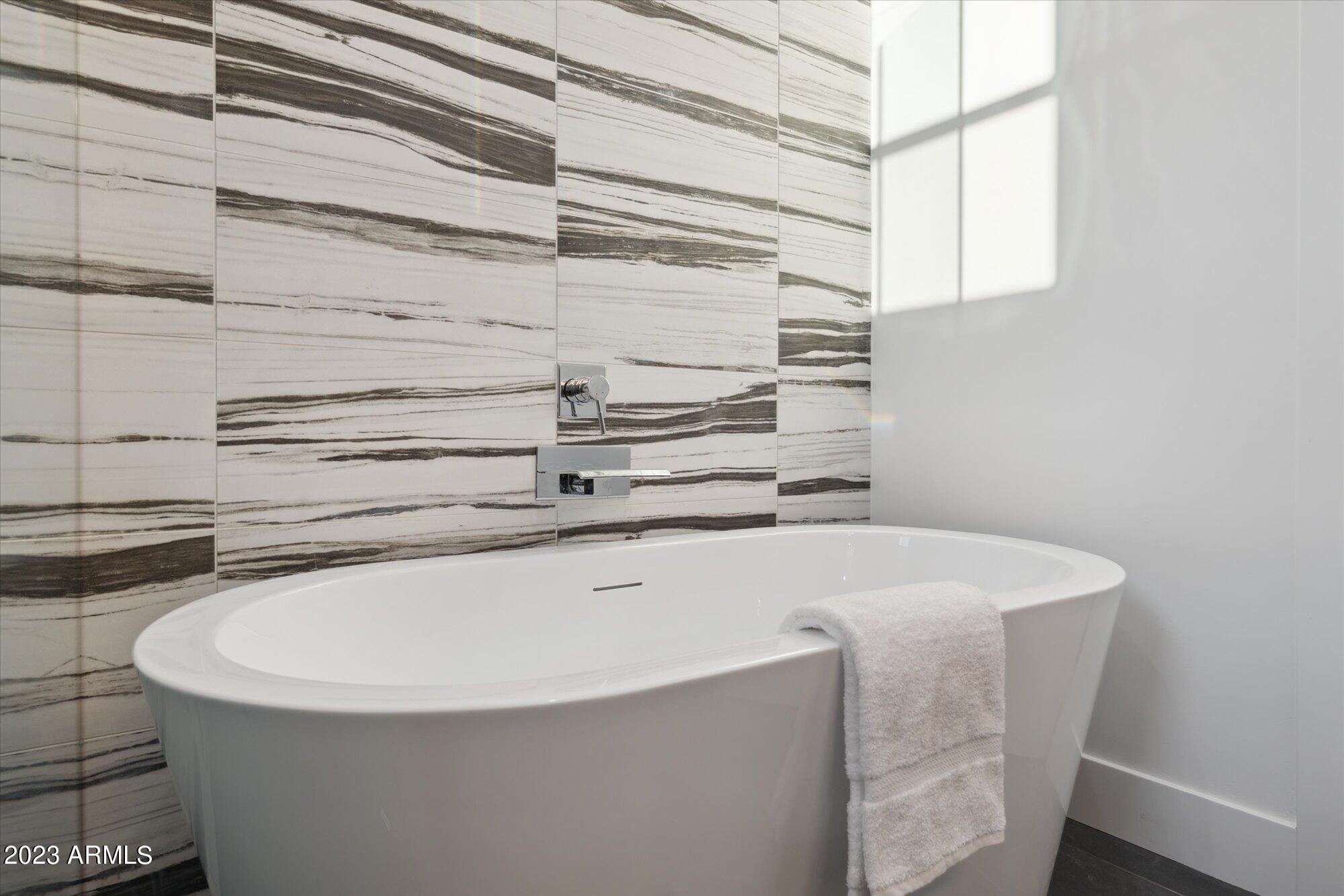 1426 E HOOVER Avenue