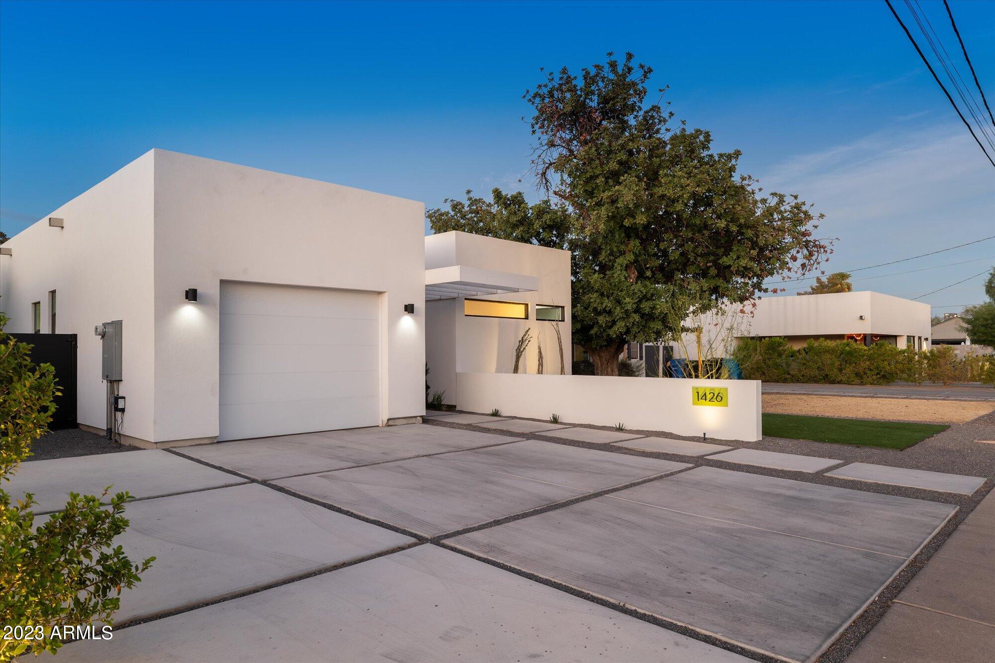 1426 E HOOVER Avenue