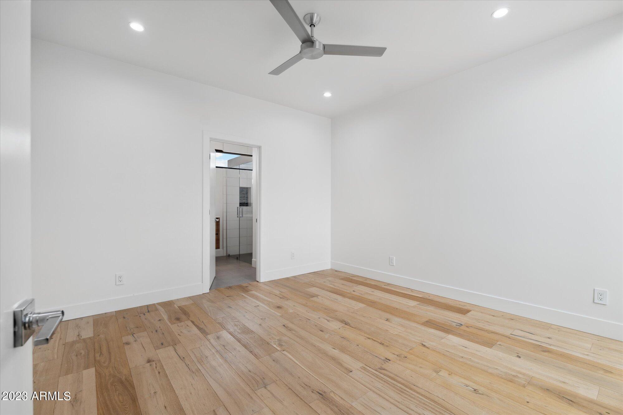 1426 E HOOVER Avenue