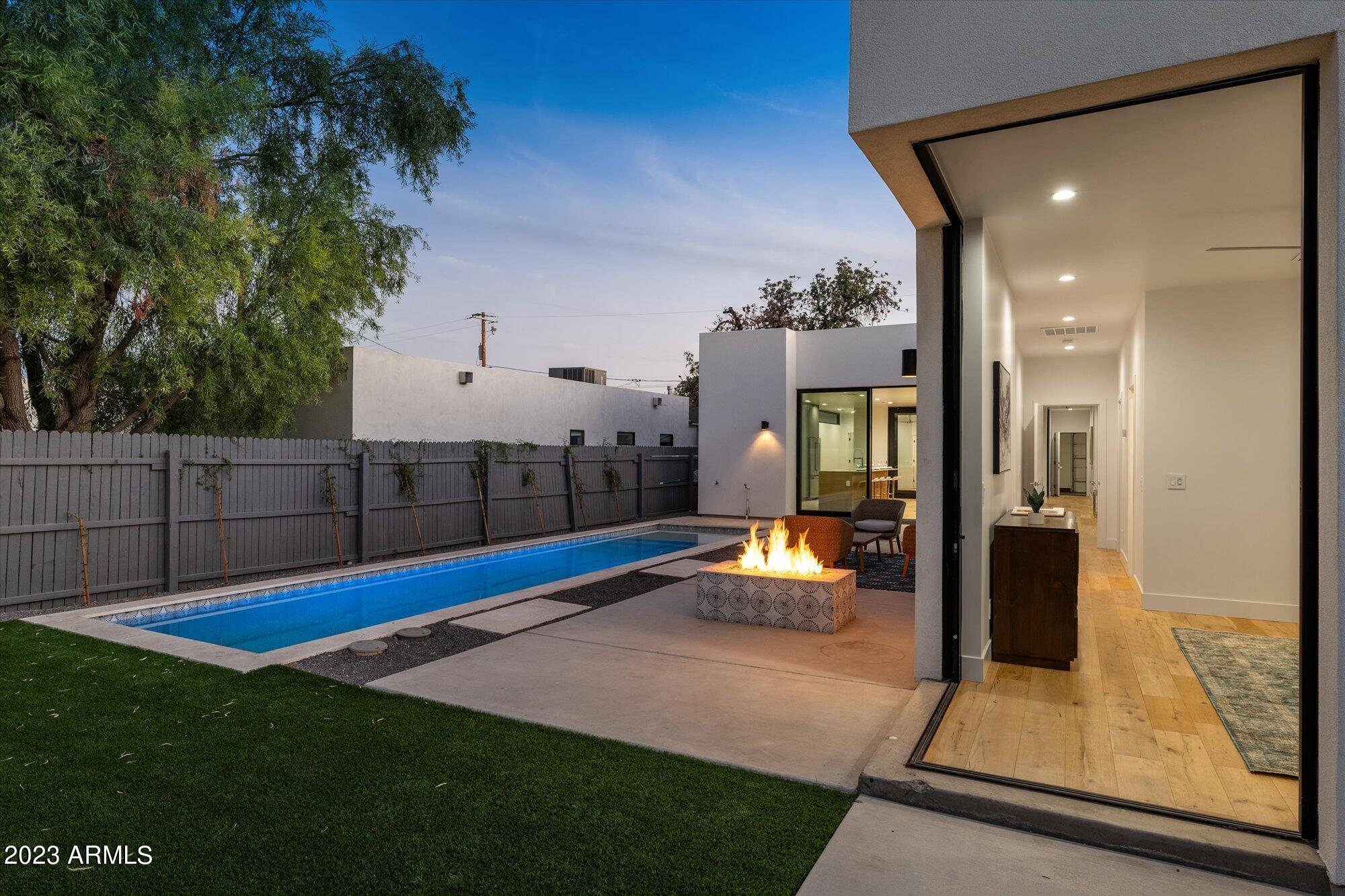 1426 E HOOVER Avenue